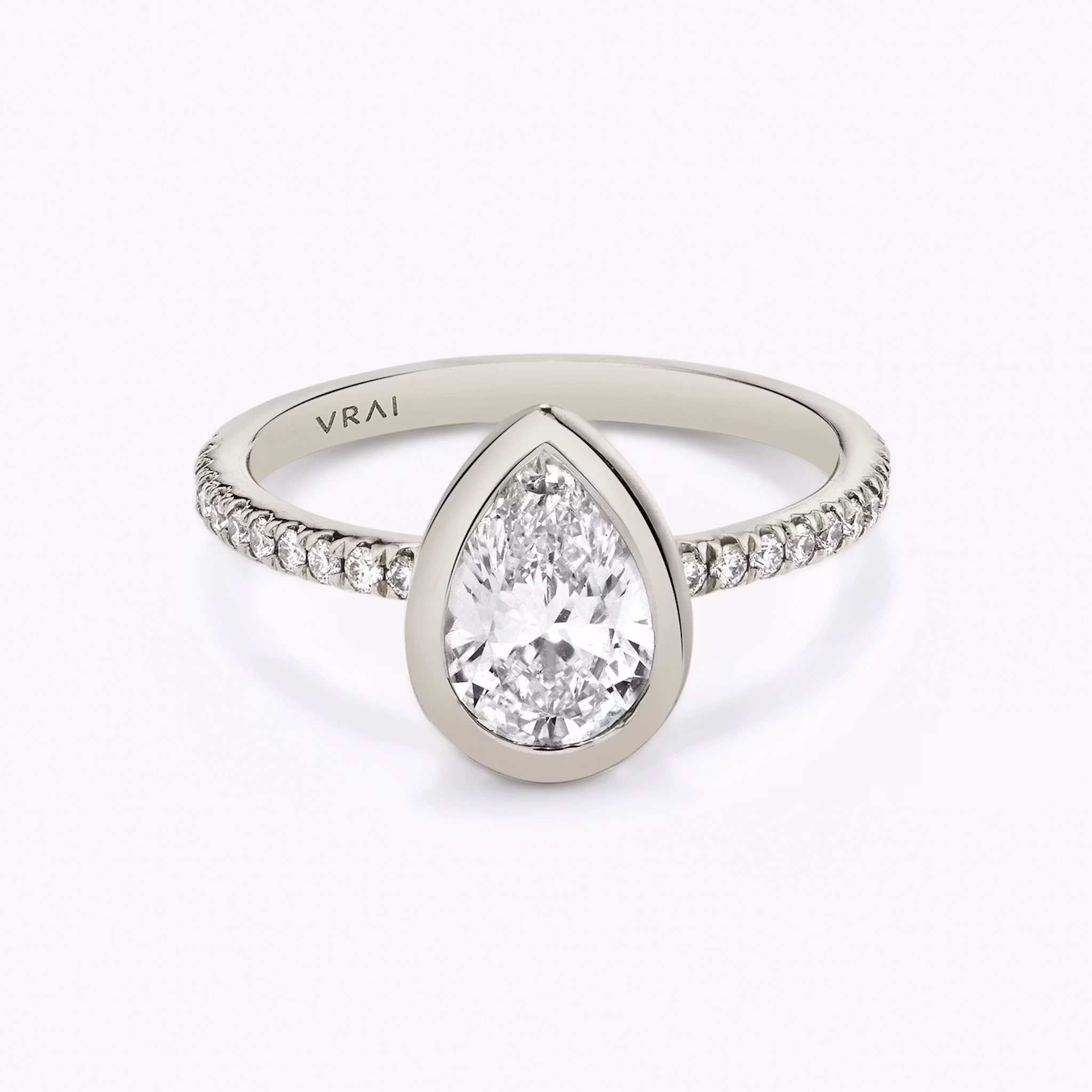 The Signature Bezel Pear | White Gold