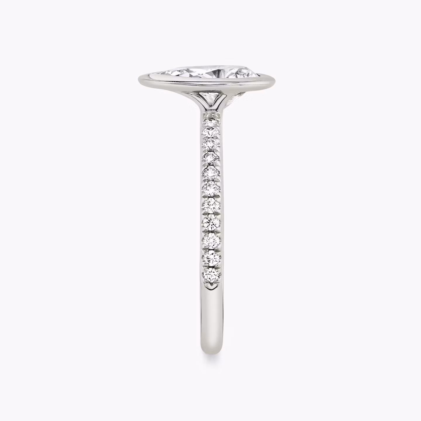 The Signature Bezel | Pear | Platinum | bandAccent: Pavé | diamondOrientation: vertical | caratWeight: other