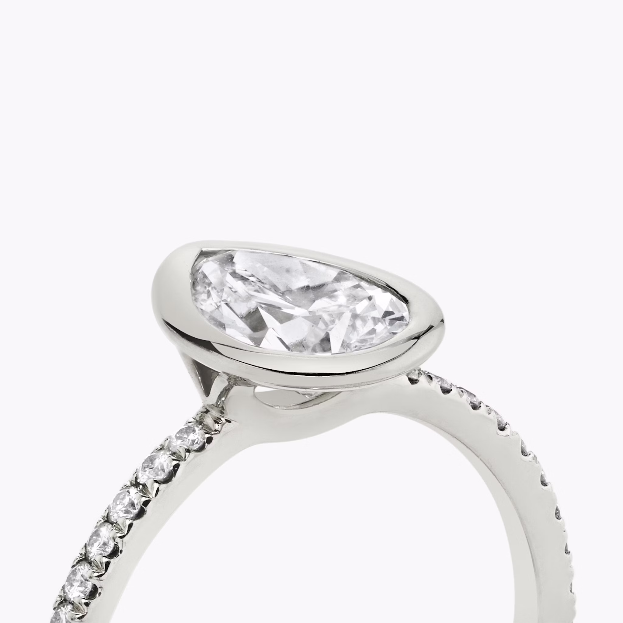 The Signature Bezel | Pear | 18k | White Gold | bandAccent: Pavé | diamondOrientation: vertical | caratWeight: other