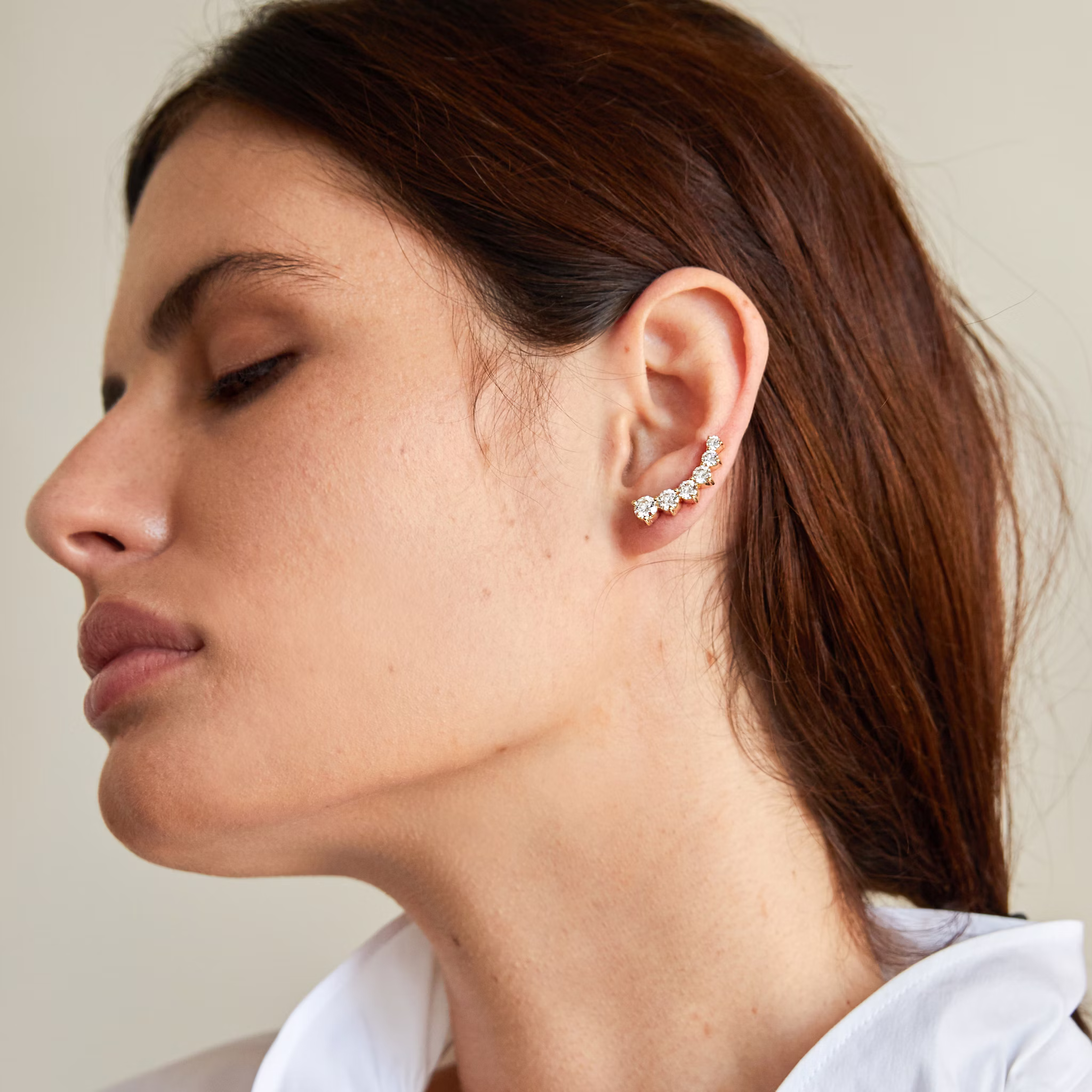 VRAI Ear Climber | Round Brilliant | 14k | White Gold | diamondCount: 6 | side: left