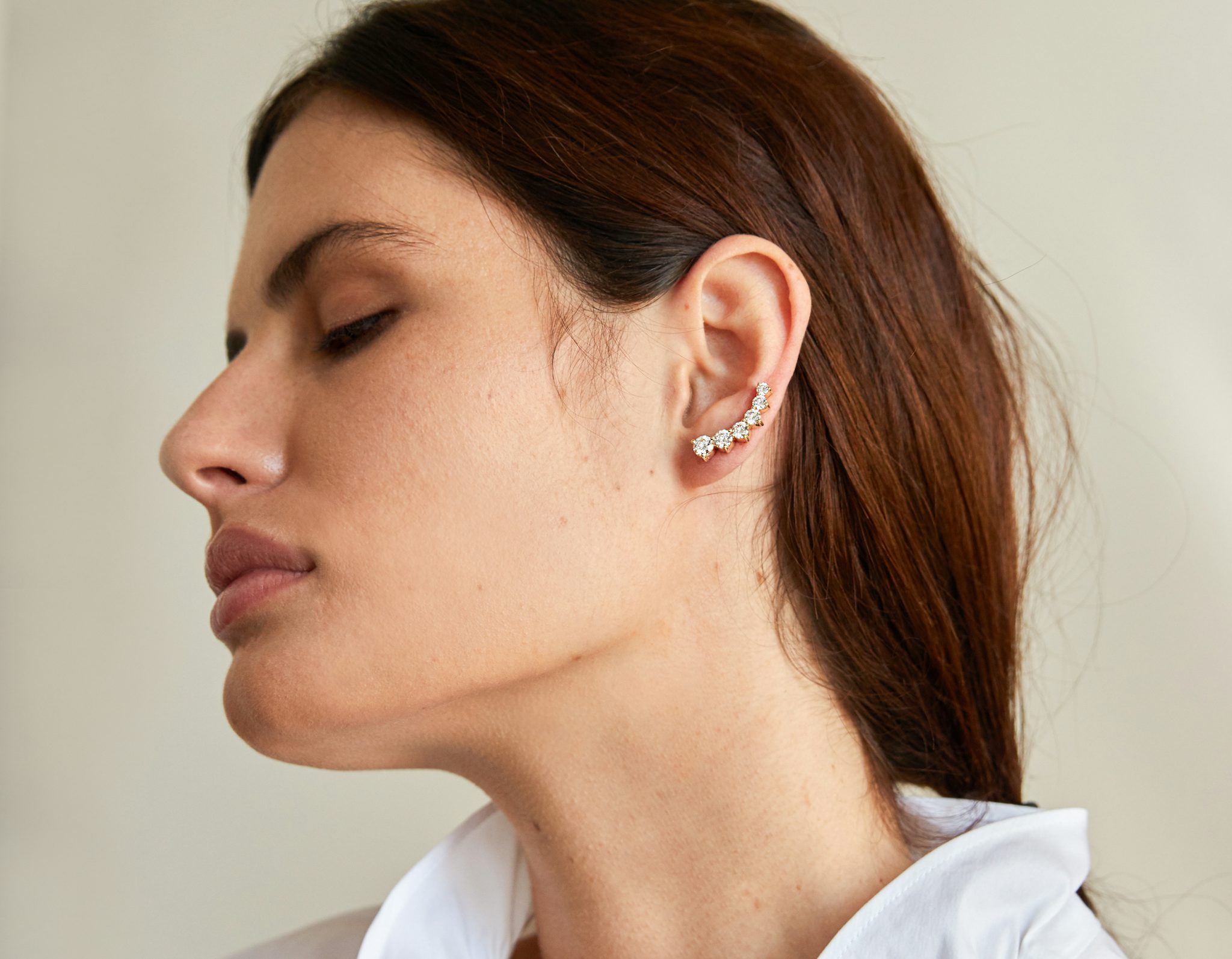 VRAI Ear Climber | Round Brilliant | 14k | White Gold | diamondCount: 6 | side: left