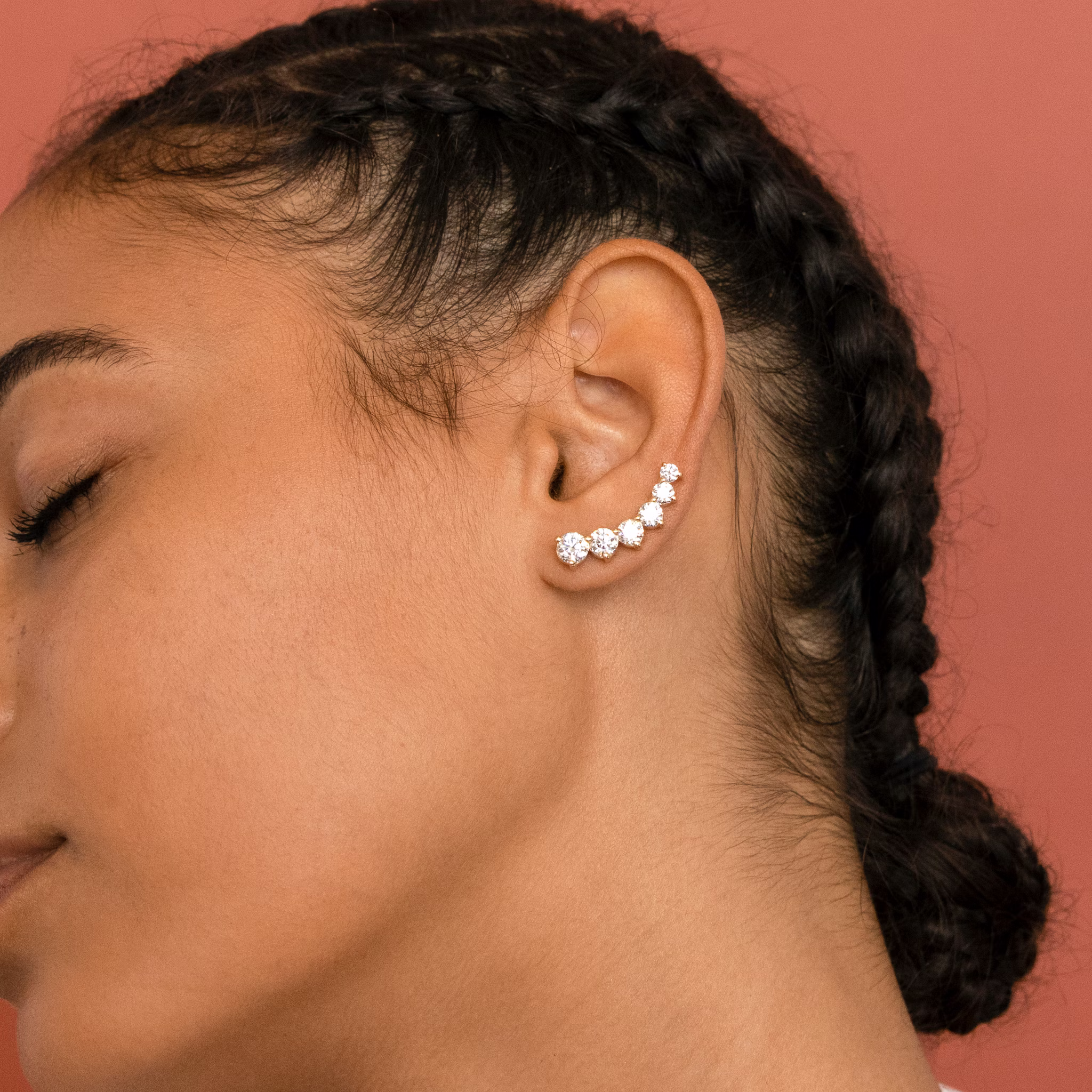 VRAI Ear Climber | Round Brilliant | 14k | White Gold | diamondCount: 6 | side: left