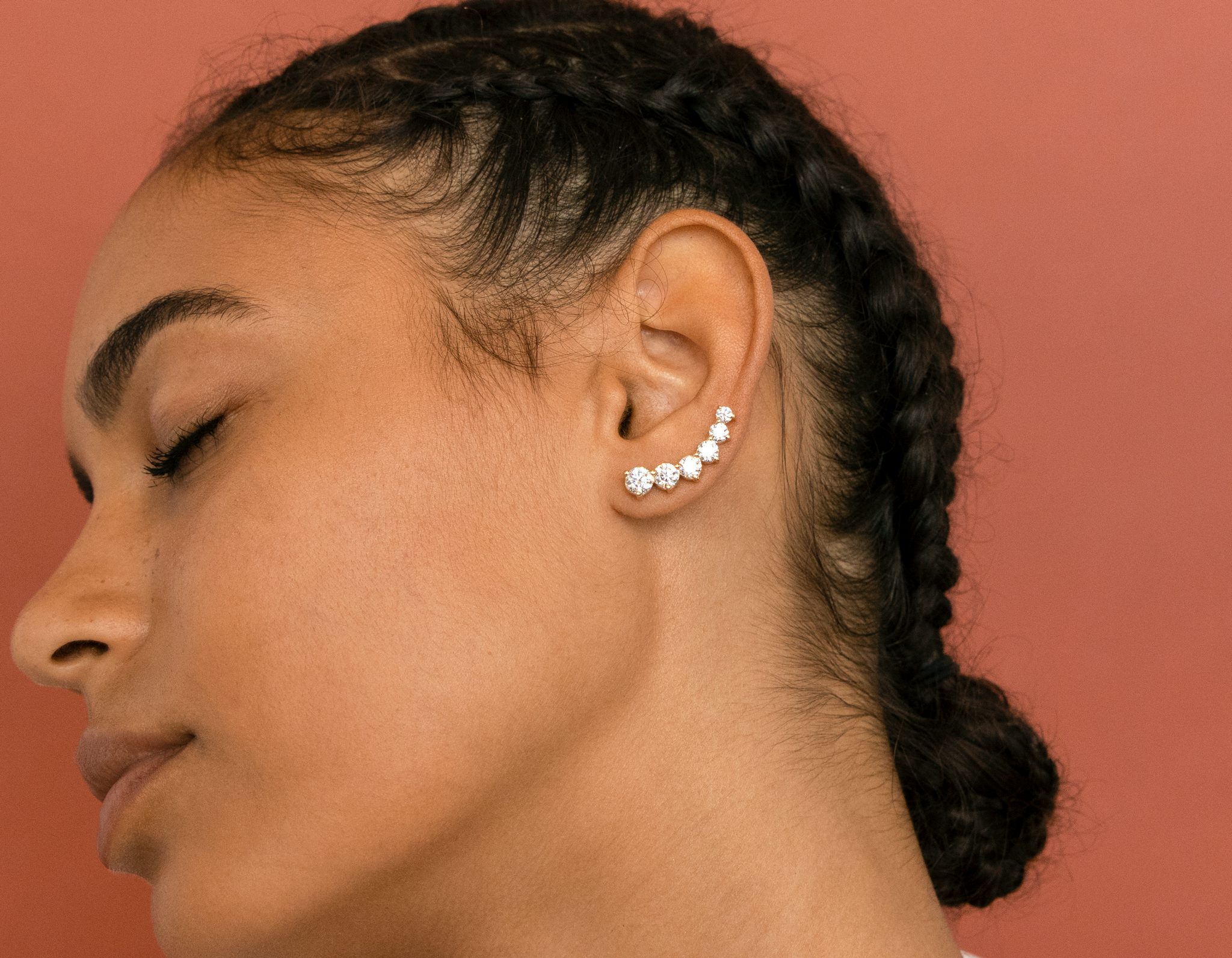 VRAI Ear Climber | Round Brilliant | 14k | White Gold | diamondCount: 6 | side: left