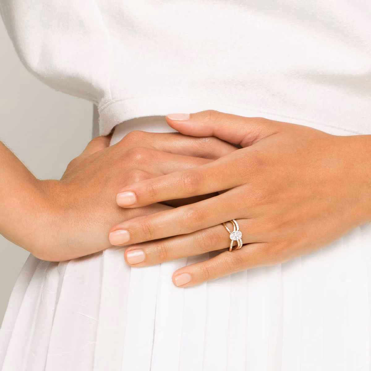The Chevron Band | Round Brilliant | 18k | Yellow Gold | bandAccent: Pavé