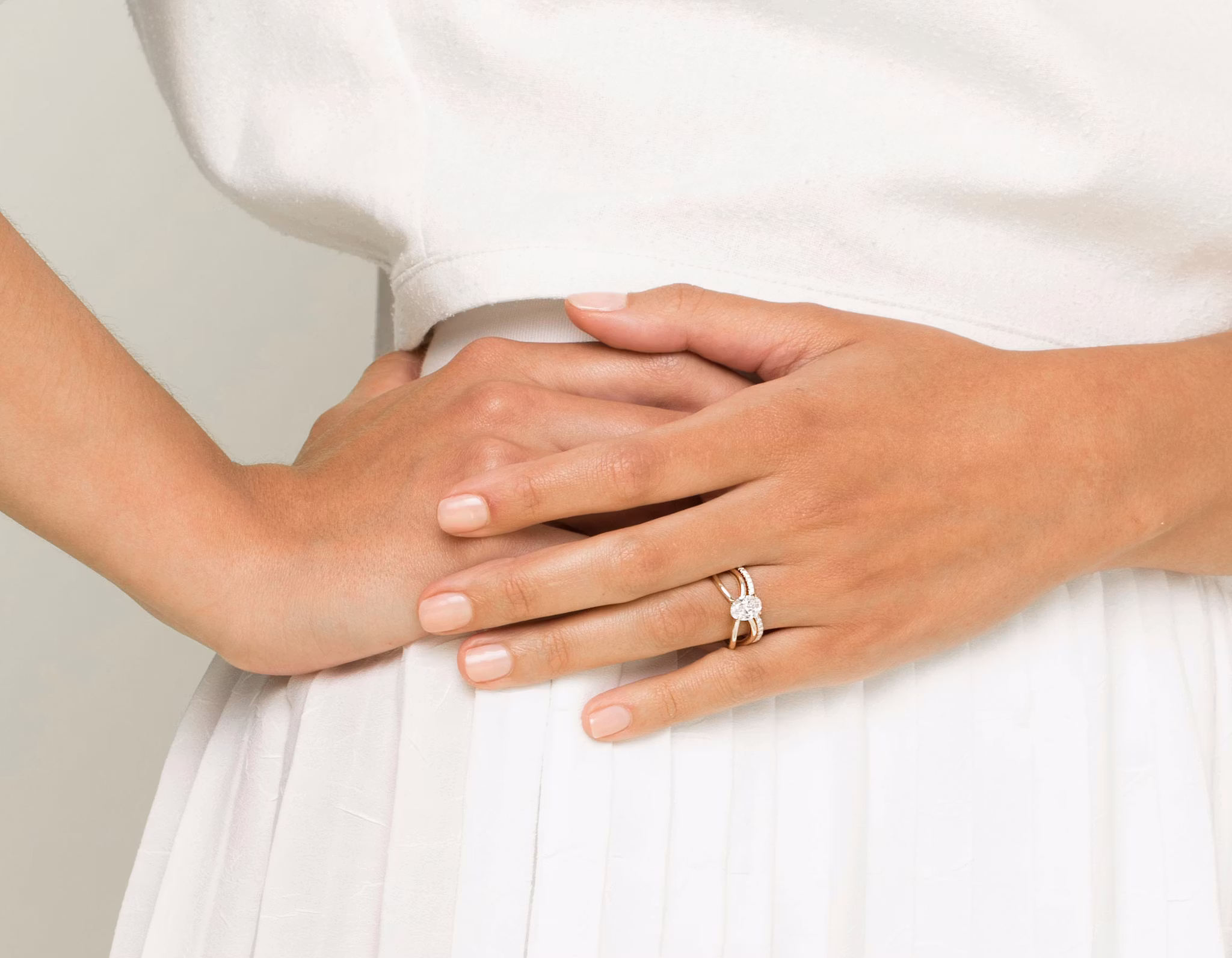 The Chevron Band | Round Brilliant | 18k | Yellow Gold | bandAccent: Pavé