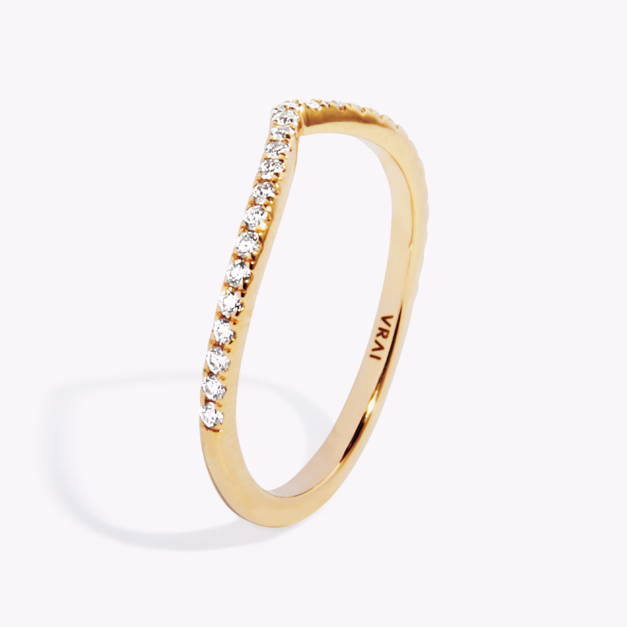 The Chevron Band | Round Brilliant | 18k | Yellow Gold | bandAccent: Pavé