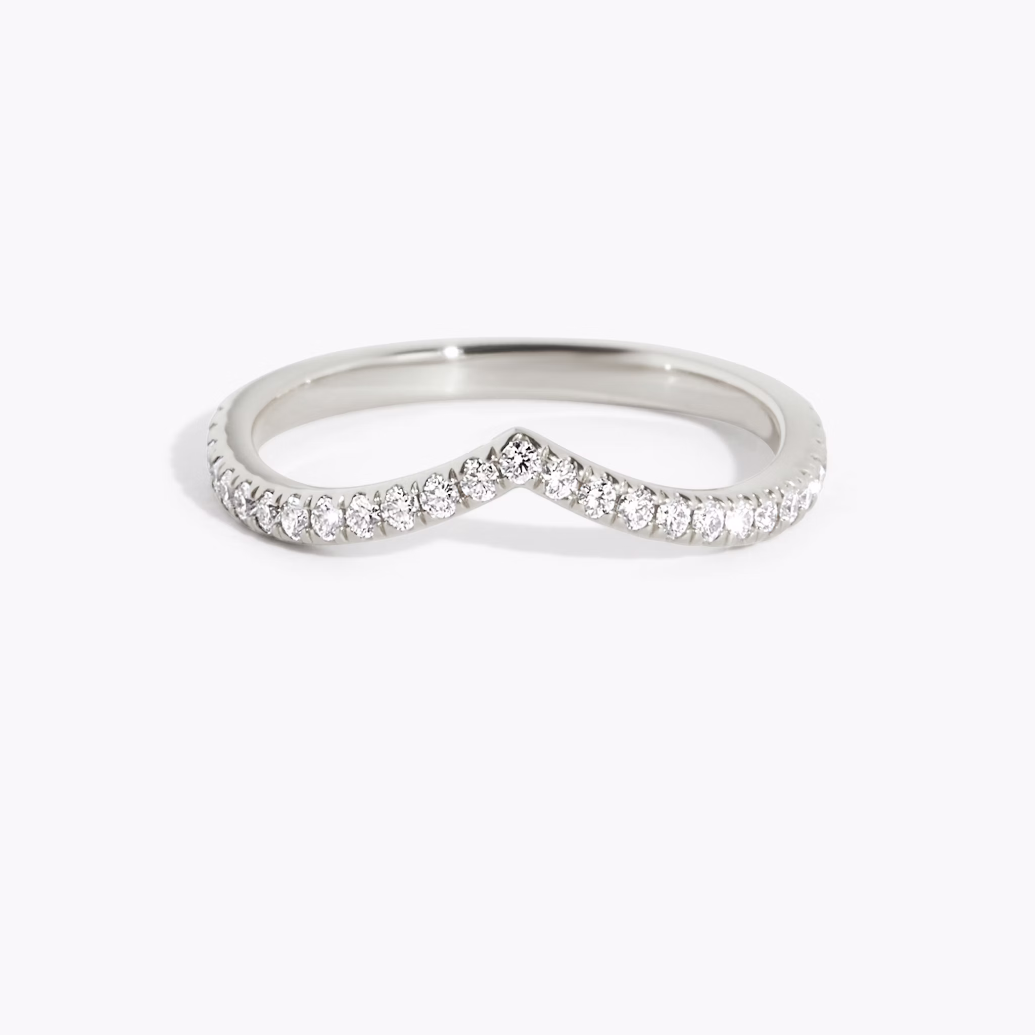 The Chevron Band | Round Brilliant | 18k | White Gold | bandAccent: Pavé