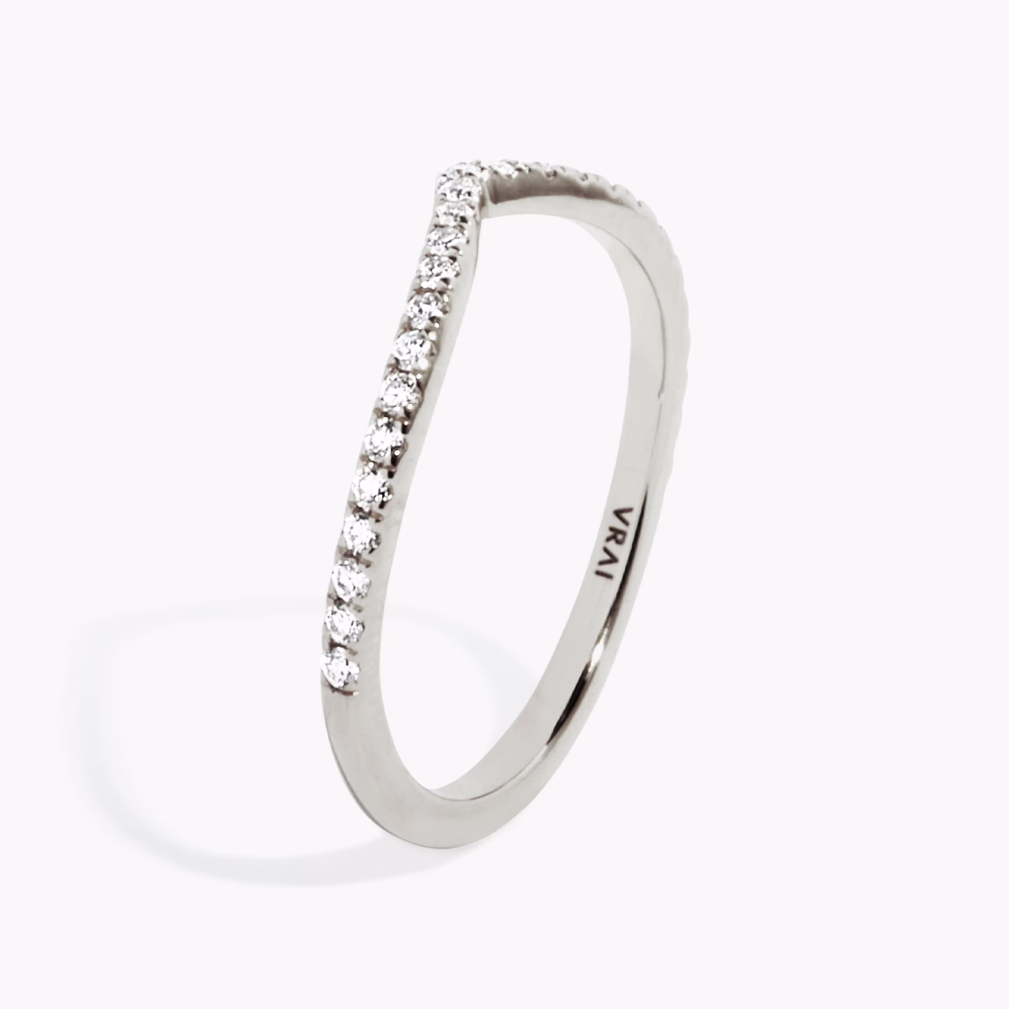 The Chevron Band | Round Brilliant | 18k | White Gold | bandAccent: Pavé