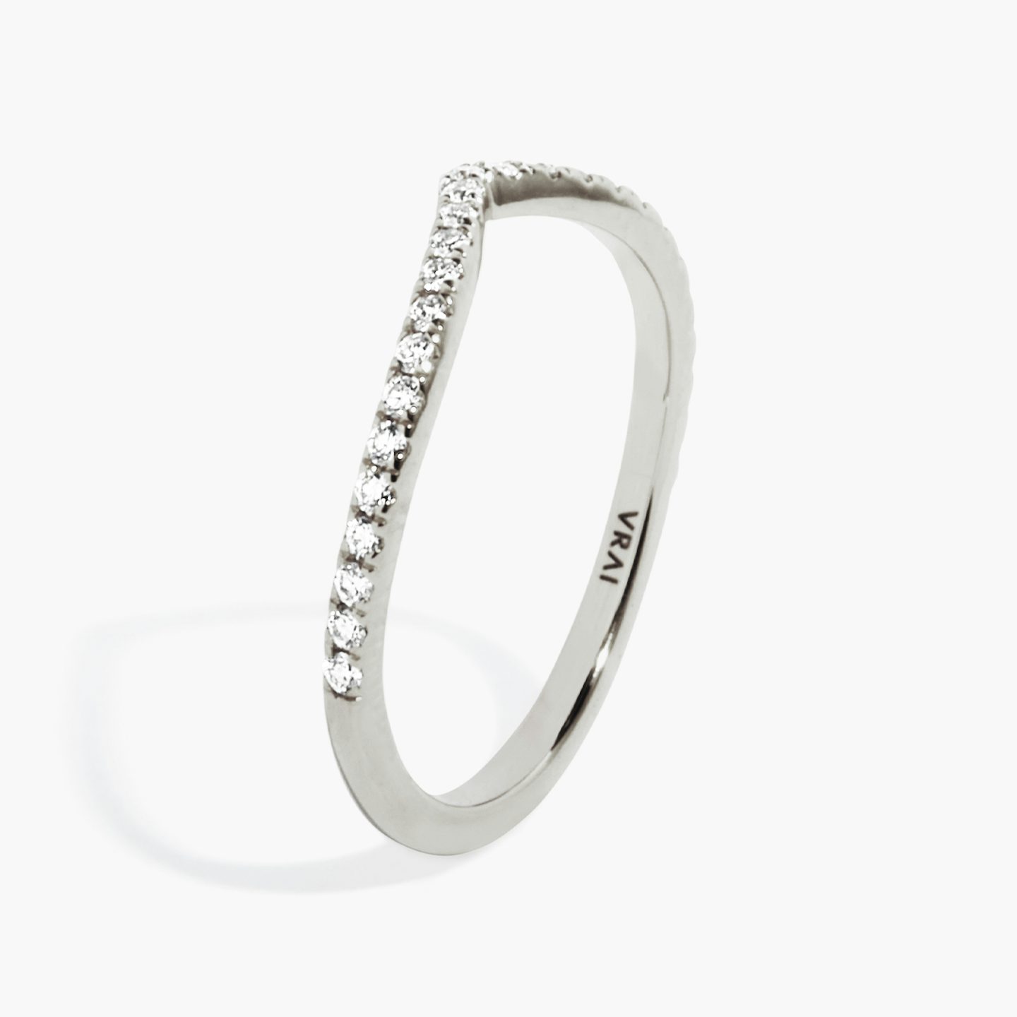 The Chevron Band | Round Brilliant | 18k | White Gold | bandAccent: Pavé