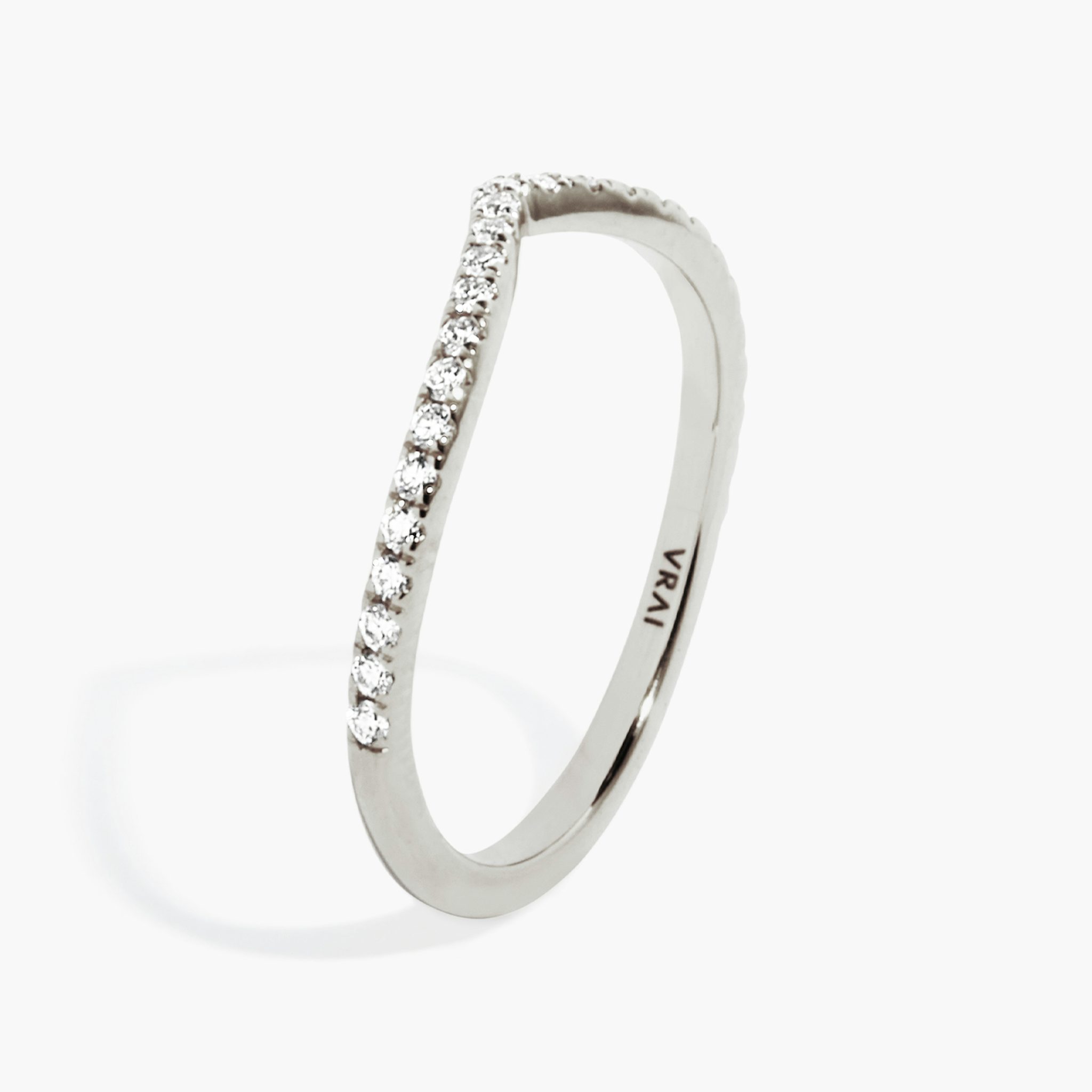 The Chevron Band | Round Brilliant | Platinum | bandAccent: Pavé