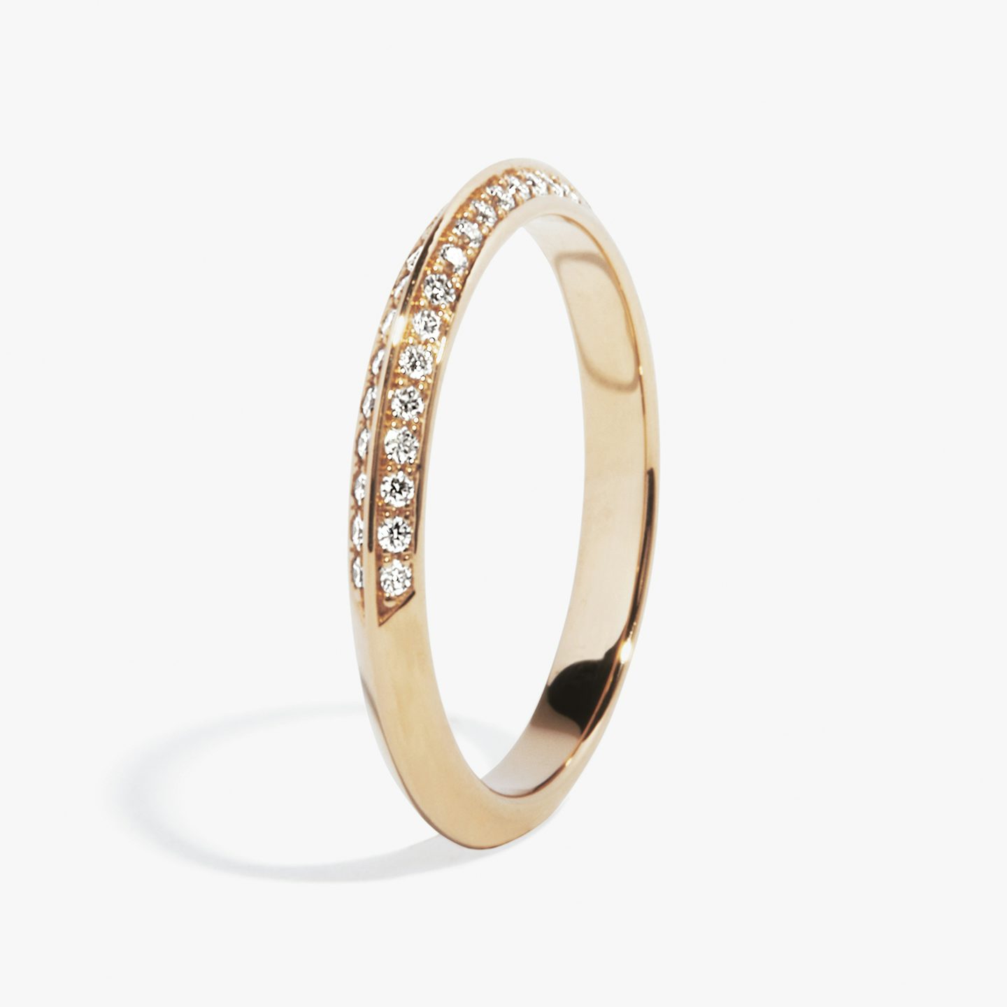 The Knife-Edge Band | Round Brilliant | 14k | Rose Gold | bandAccent: Pavé