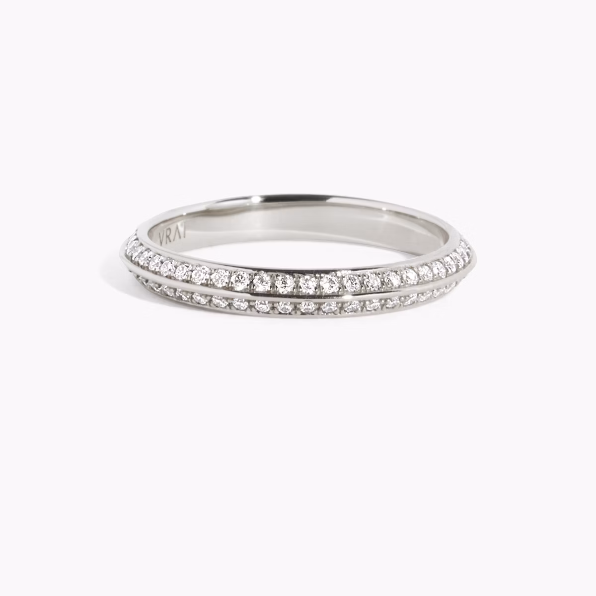 The Knife-Edge Band | Round Brilliant | 18k | White Gold | bandAccent: Pavé