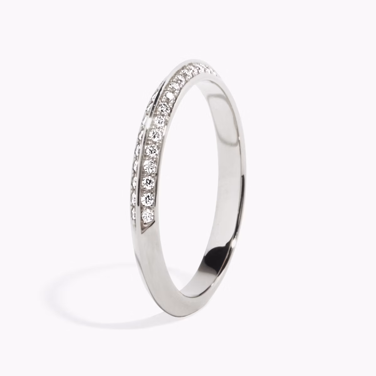 The Knife-Edge Band | Round Brilliant | 18k | White Gold | bandAccent: Pavé