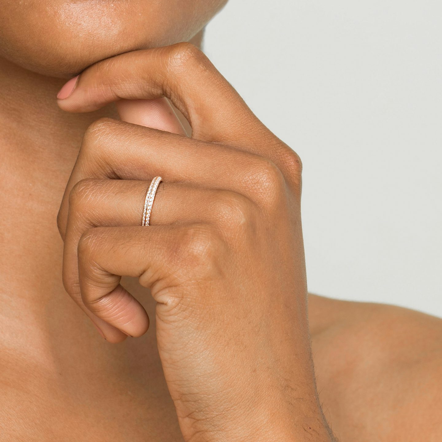 The Knife-Edge Band | Round Brilliant | 14k | Rose Gold | bandAccent: Pavé