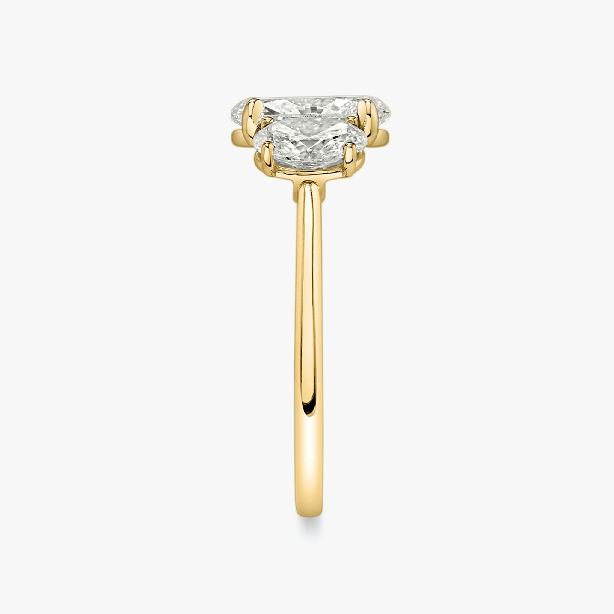 The Three Stone | Oval | 18k | Yellow Gold | bandAccent: Plain | sideStoneCarat: 0.50ct | sideStoneShape: Oval | diamondOrientation: vertical | caratWeight: other