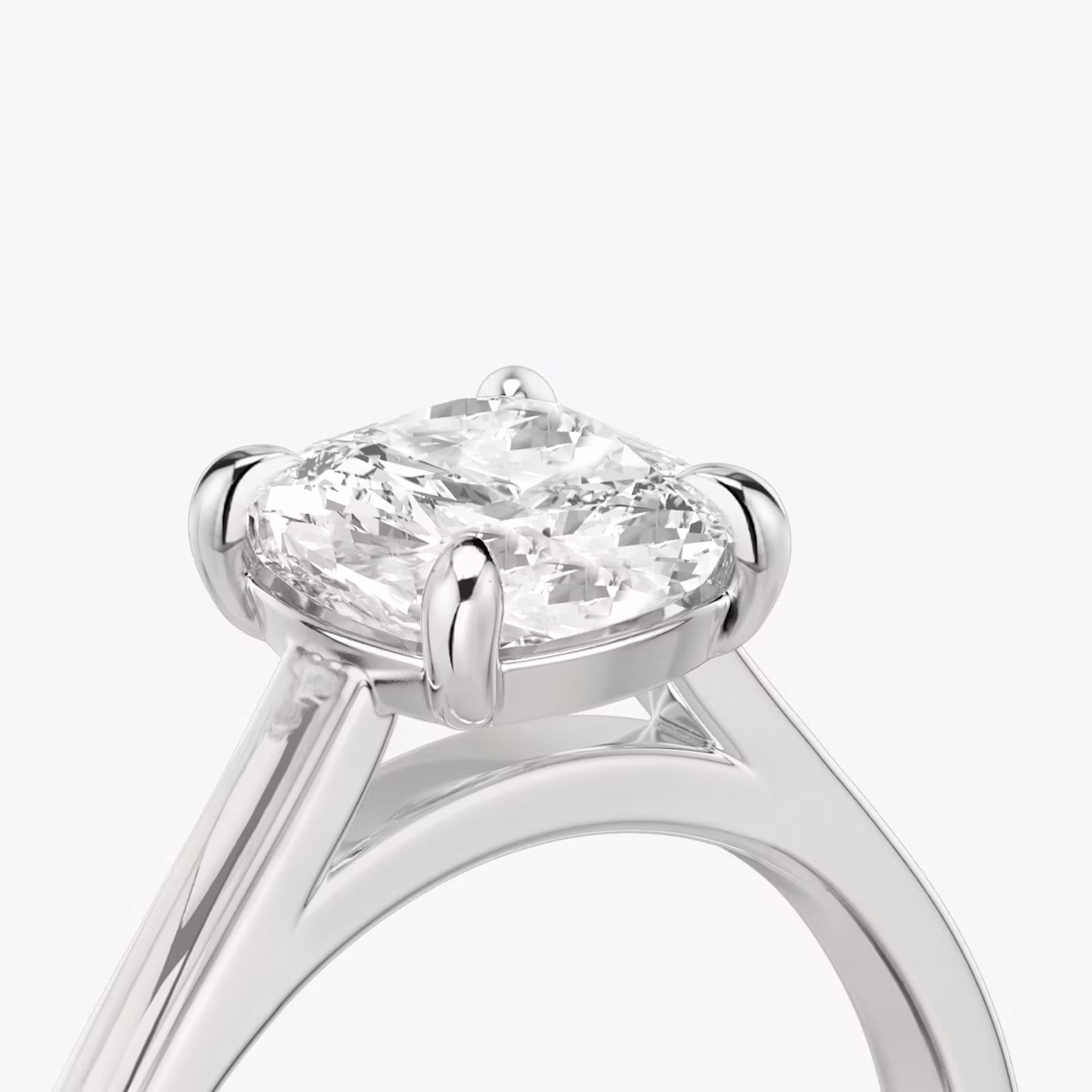 Cathedral | Cushion | Platin | bandAccent: Ohne Pavé-Besatz | diamondOrientation: vertical | caratWeight: other