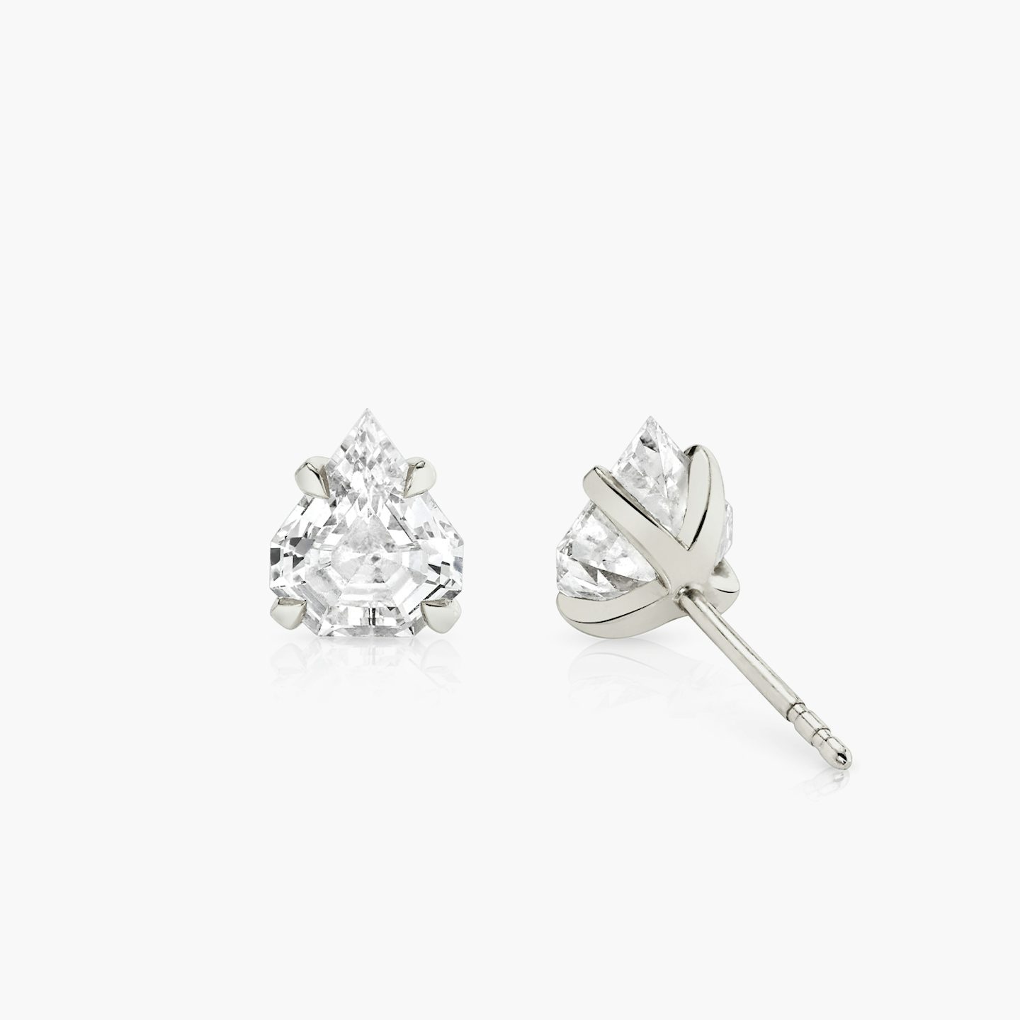 VRAI Iconic Stud | Shield | 14k | White Gold | caratWeight: 0.75ct