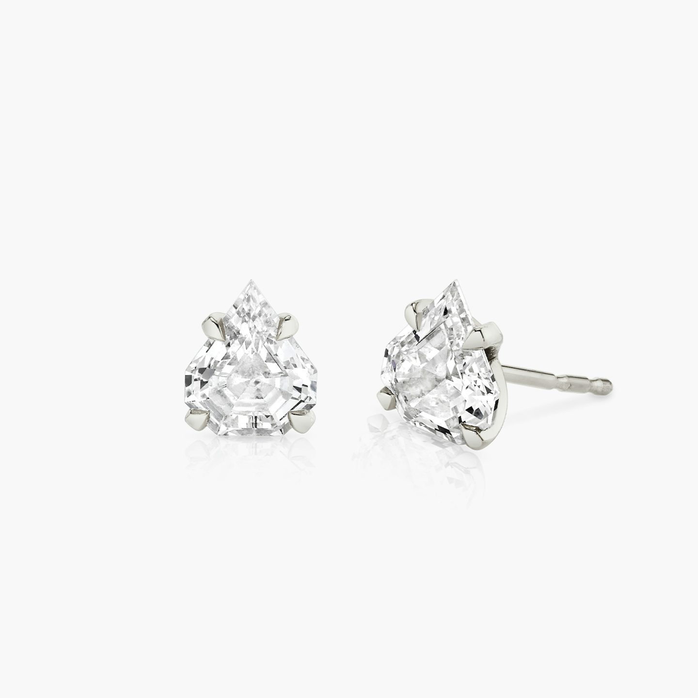 VRAI Iconic Stud | Shield | 14k | White Gold | caratWeight: 0.75ct