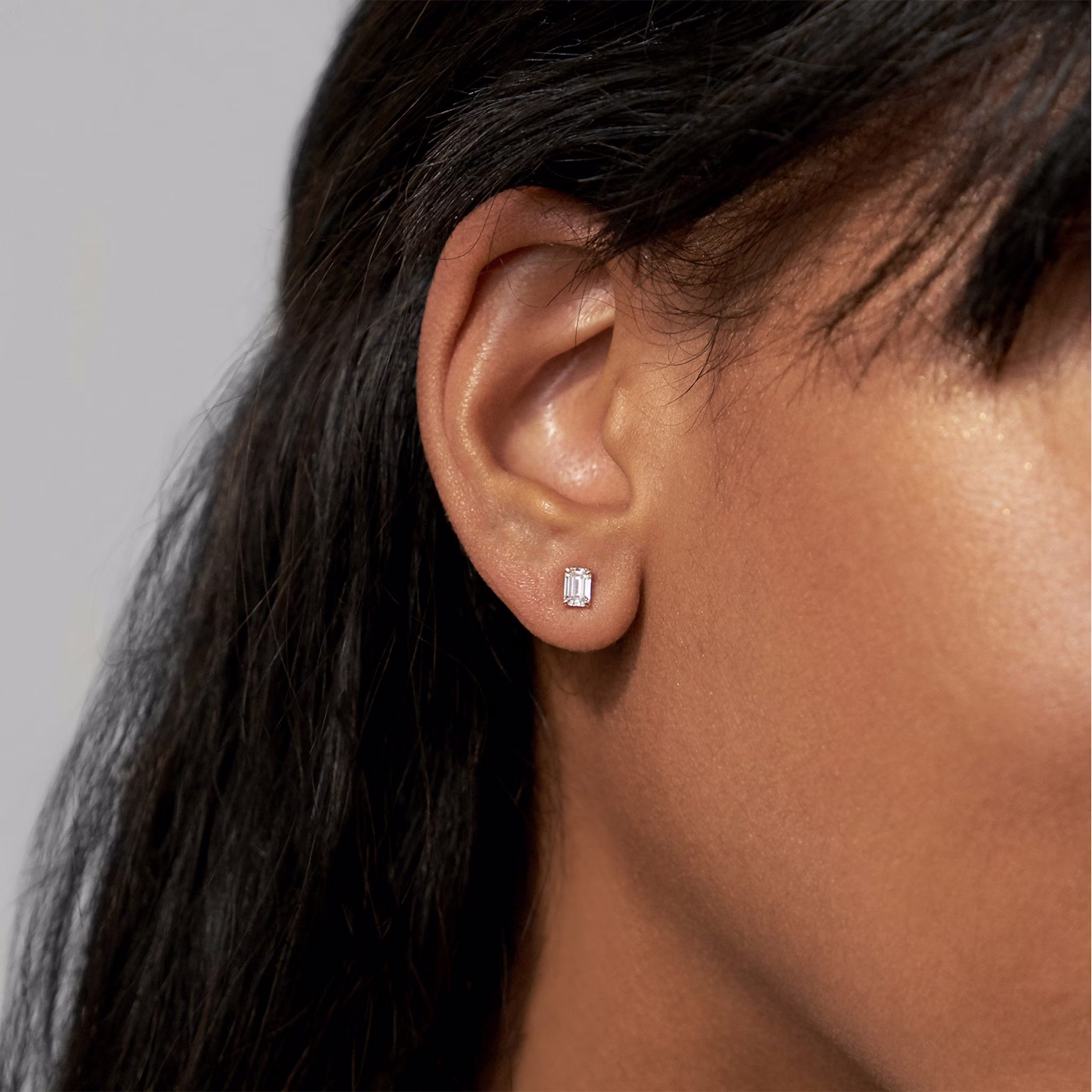 VRAI Solitaire Stud | Emerald | 14k | Yellow Gold | diamondColor: near-colorless | caratWeight: 0.25ct