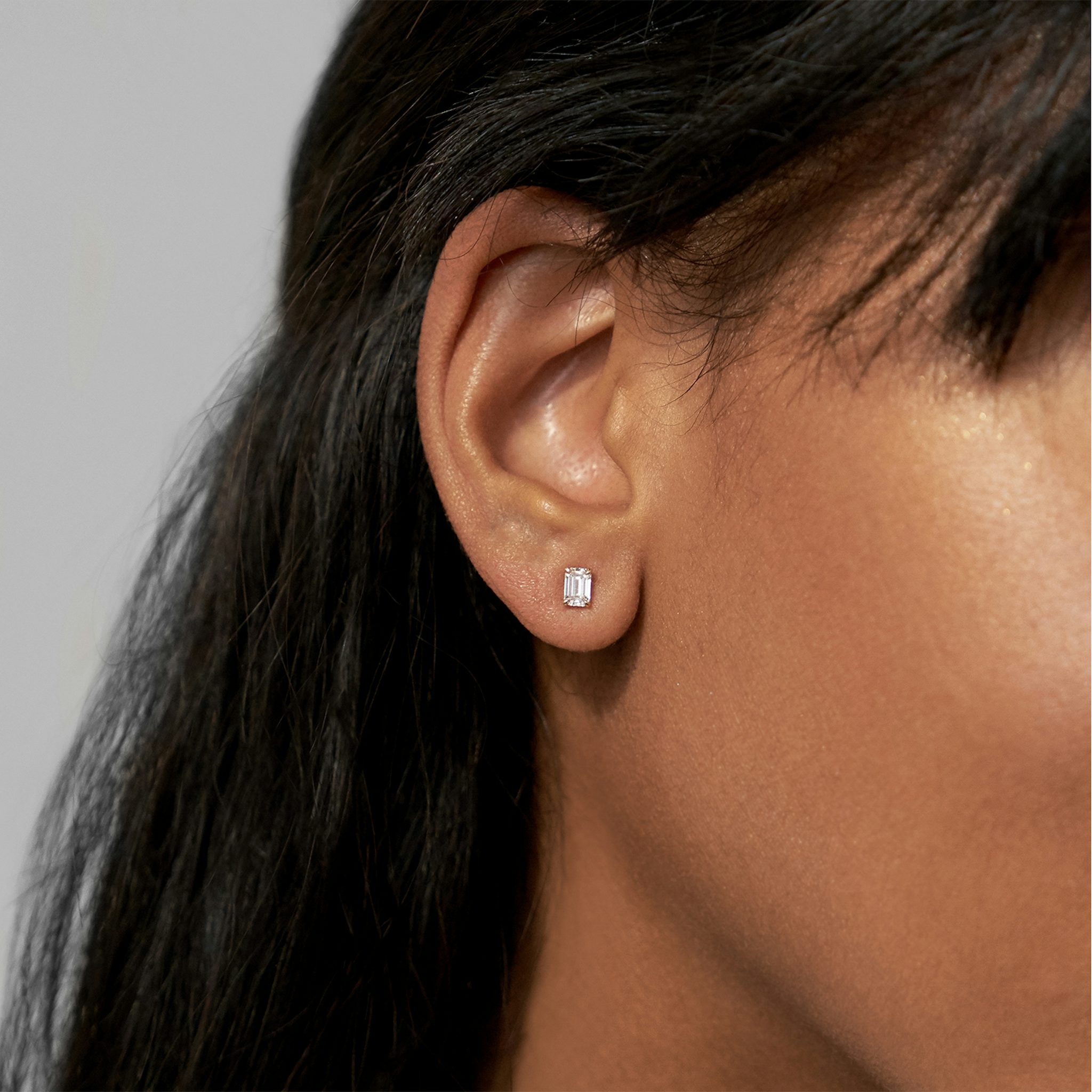 VRAI Solitaire Stud | Emerald | 14k | Yellow Gold | diamondColor: near-colorless | caratWeight: 0.25ct