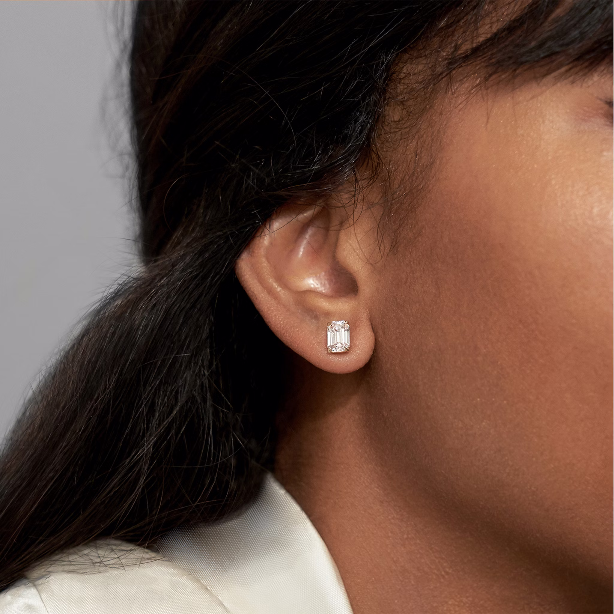 VRAI Solitaire Stud | Emerald | 14k | Yellow Gold | diamondColor: near-colorless | caratWeight: 2ct