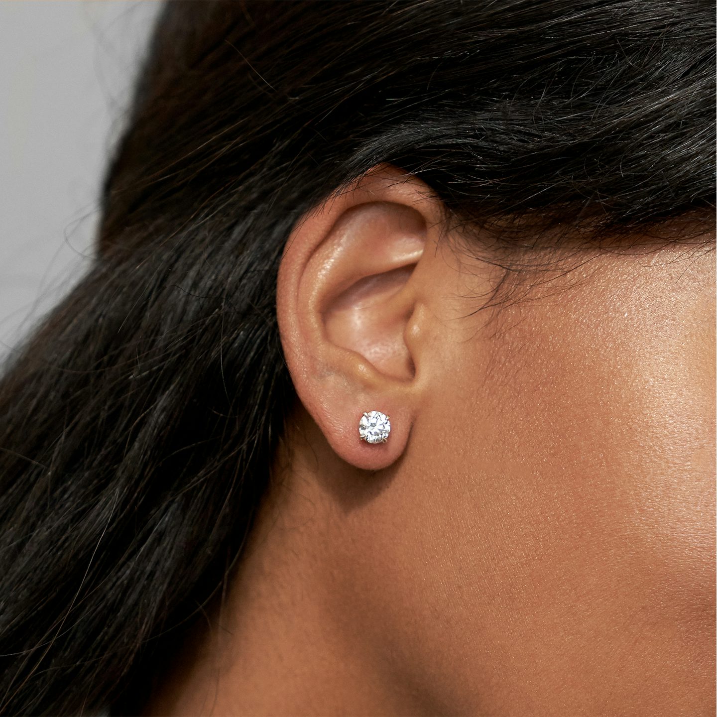 VRAI Solitaire Stud | Round Brilliant | 14k | White Gold | diamondColor: near-colorless | caratWeight: 0.75ct