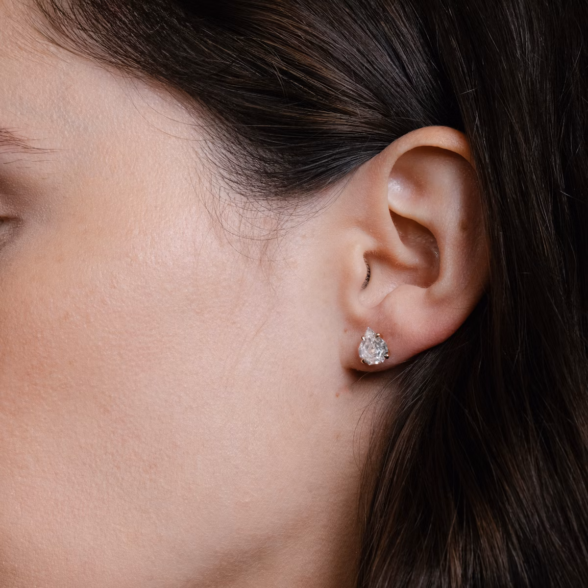 VRAI Iconic Stud | Shield | 14k | White Gold | caratWeight: 0.75ct