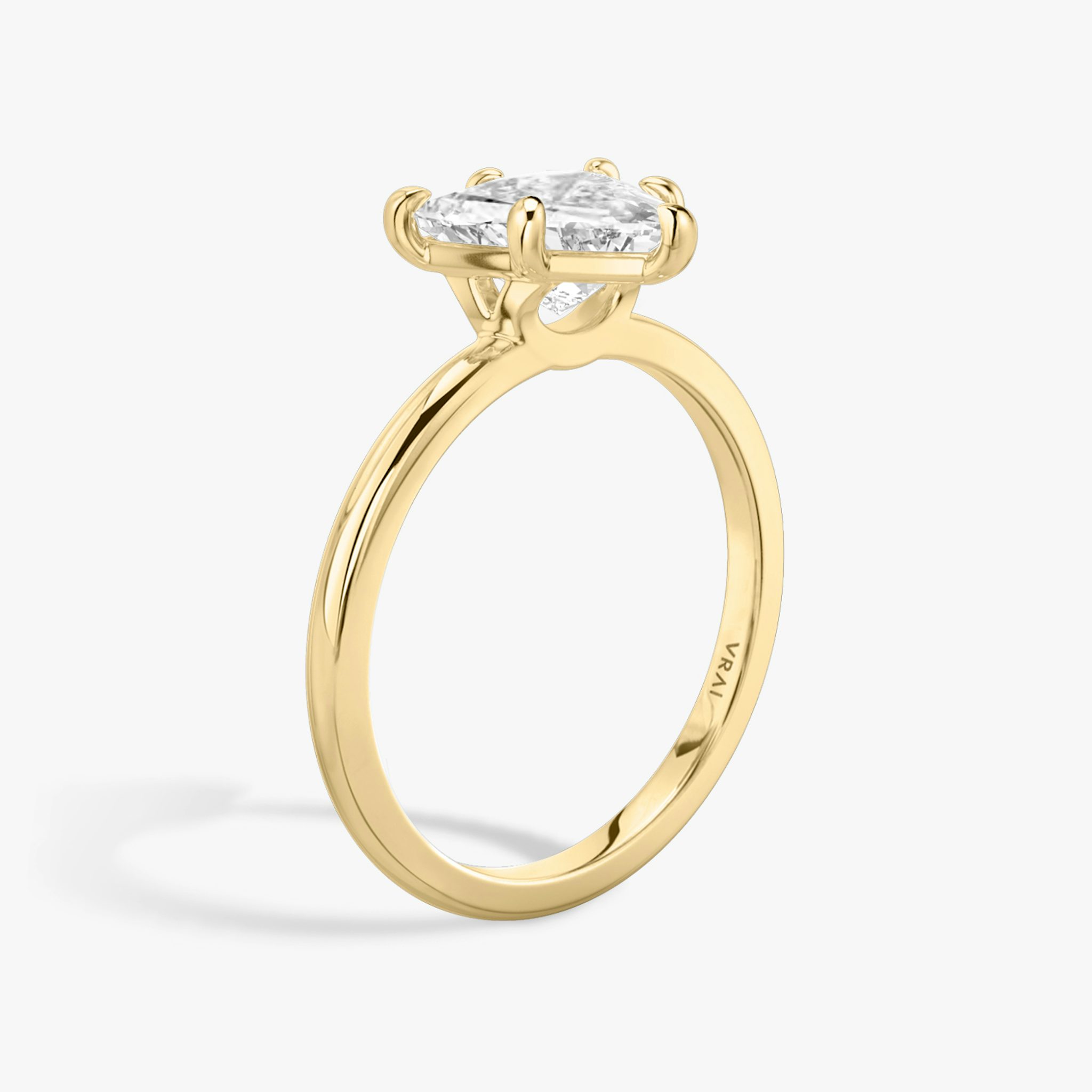 The Signature 6 Prong | Trillion | 18k | Yellow Gold | bandAccent: Plain | bandWidth: standard | hiddenHalo: no | diamondOrientation: vertical | caratWeight: other