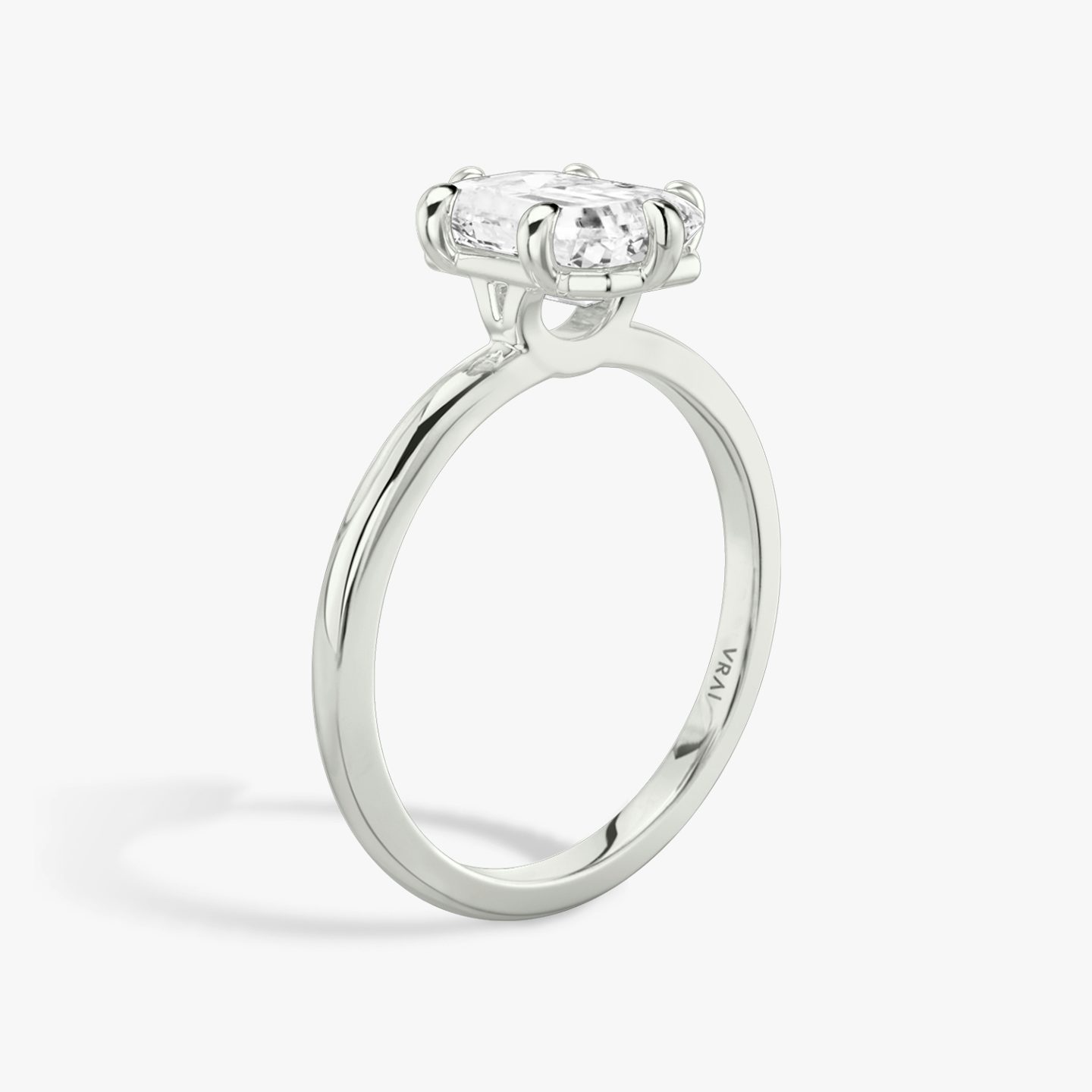 Signature 6 Prong | Emerald | Platin | bandAccent: Ohne Pavé-Besatz | bandWidth: standard | hiddenHalo: no | diamondOrientation: vertical | caratWeight: other