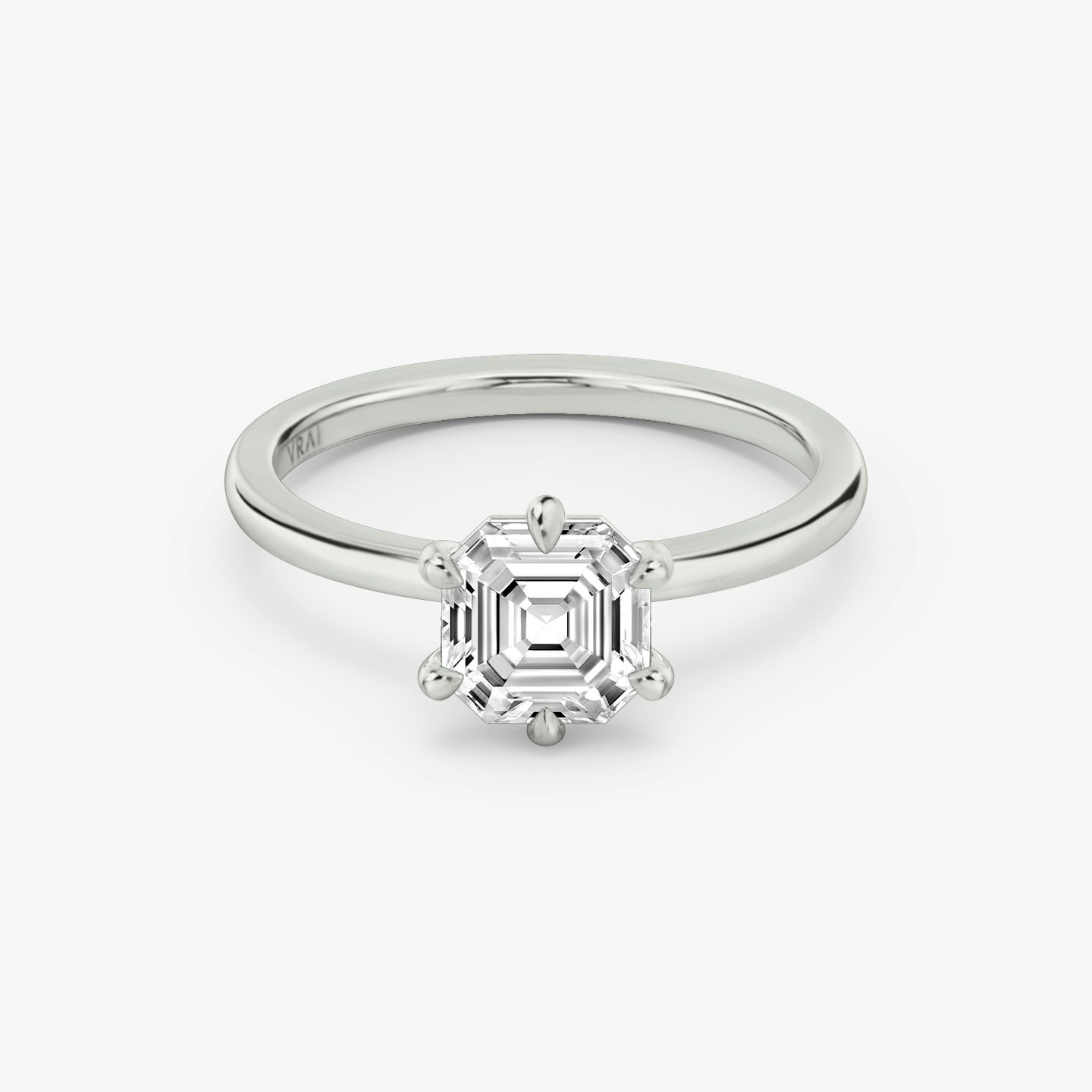 Signature 6 Prong | Asscher | Platin | bandAccent: Ohne Pavé-Besatz | bandWidth: standard | hiddenHalo: no | diamondOrientation: vertical | caratWeight: other