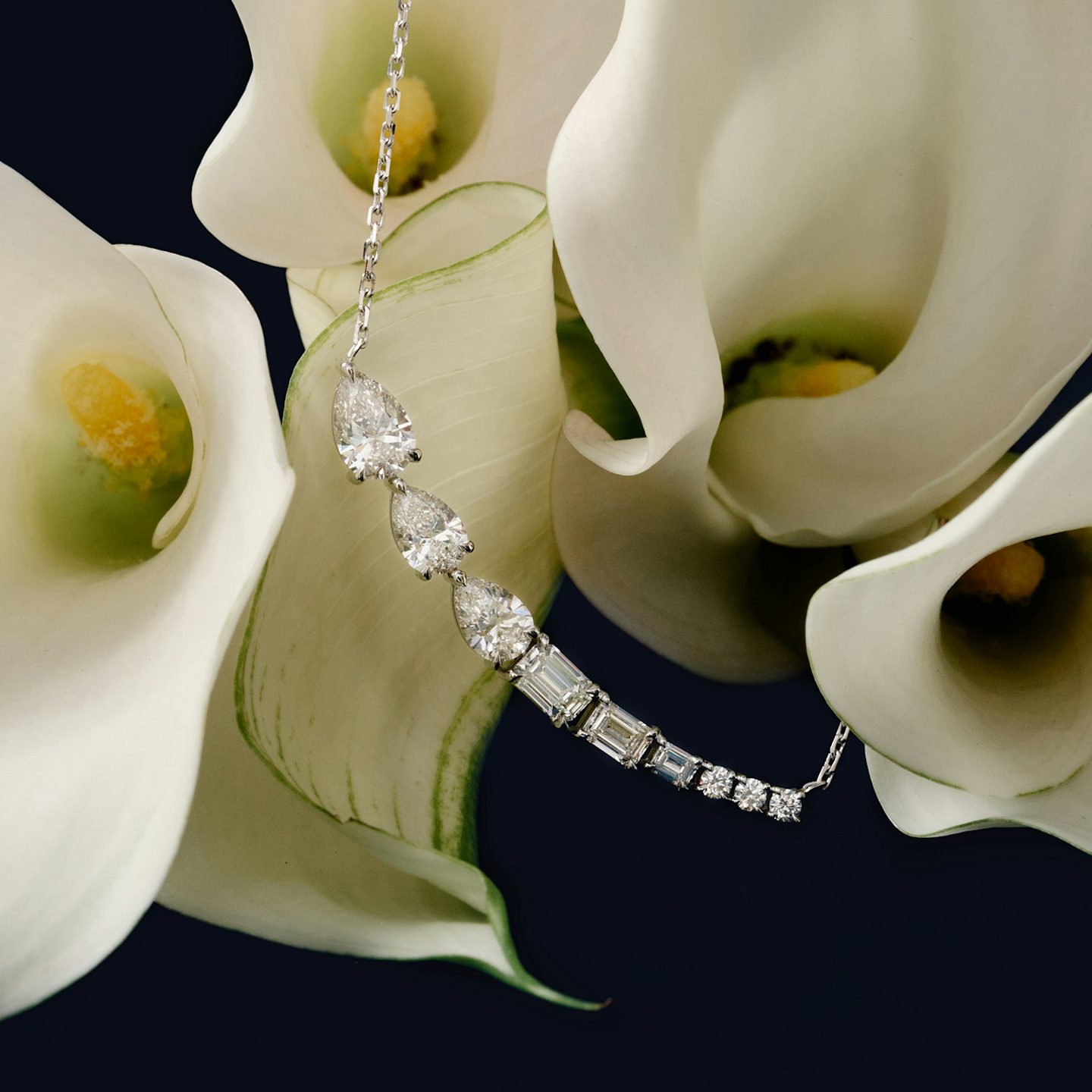 Collier Floating Neptune | pear+round-brilliant+emerald | 14k | Or blanc | chainLength: 16-18