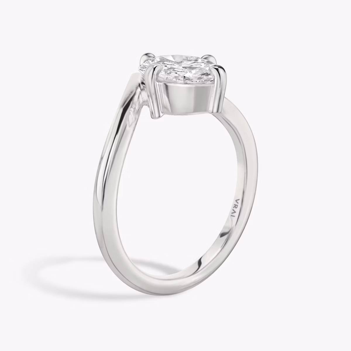 The Signature V | Oval | Platinum | bandAccent: Plain | diamondOrientation: vertical | caratWeight: other