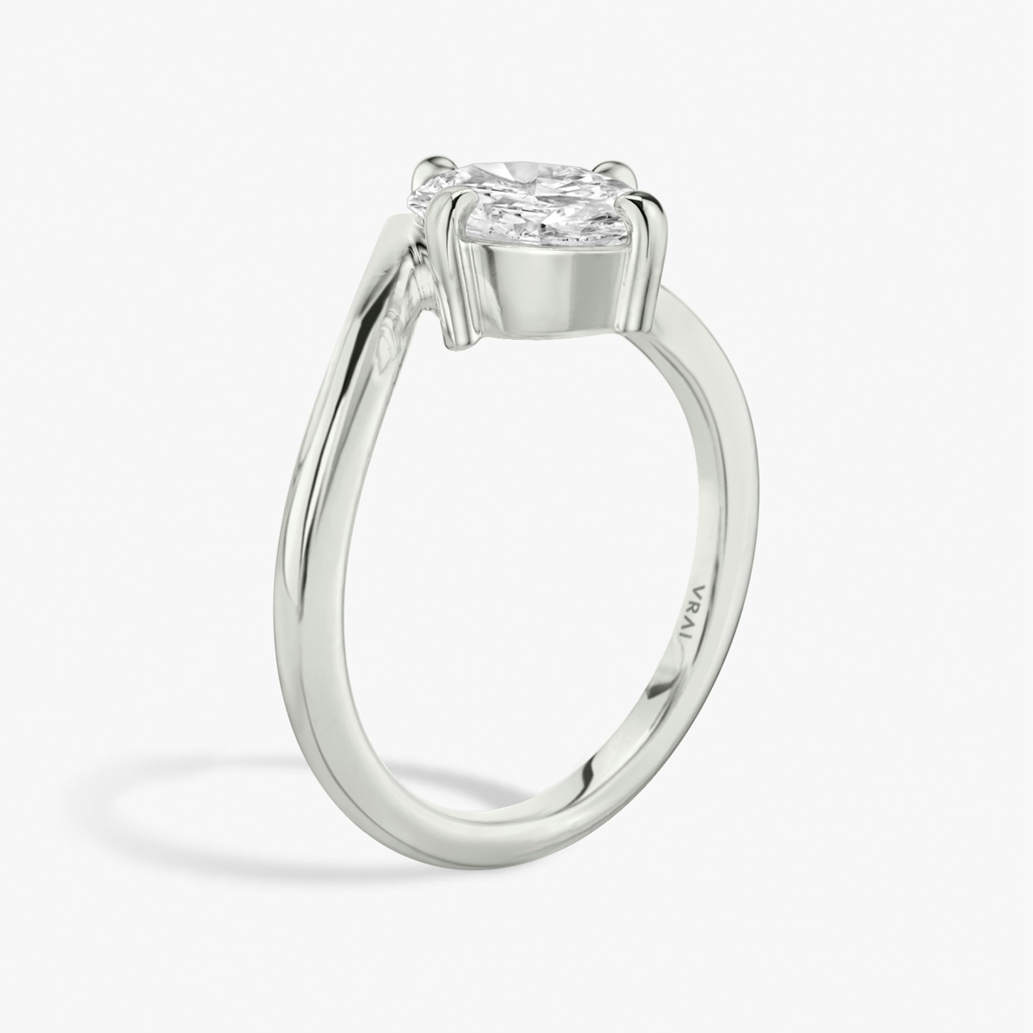 The Signature V | Oval | 18k | White Gold | bandAccent: Plain | diamondOrientation: vertical | caratWeight: other
