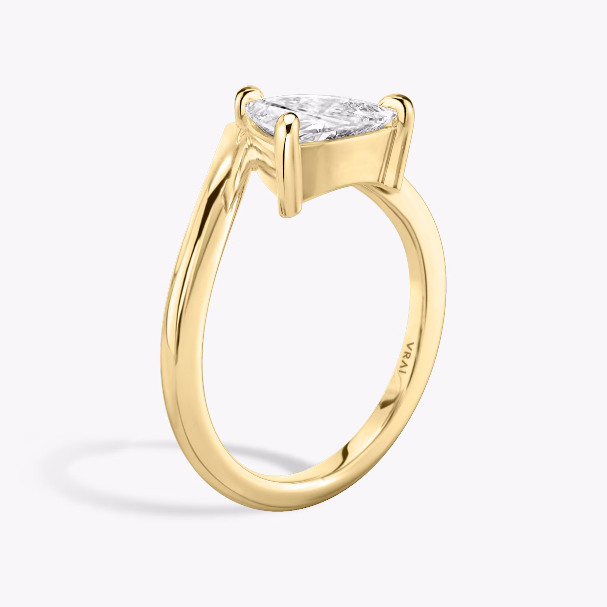 The Signature V | Trillion | 18k | Yellow Gold | bandAccent: Plain | diamondOrientation: vertical | caratWeight: other