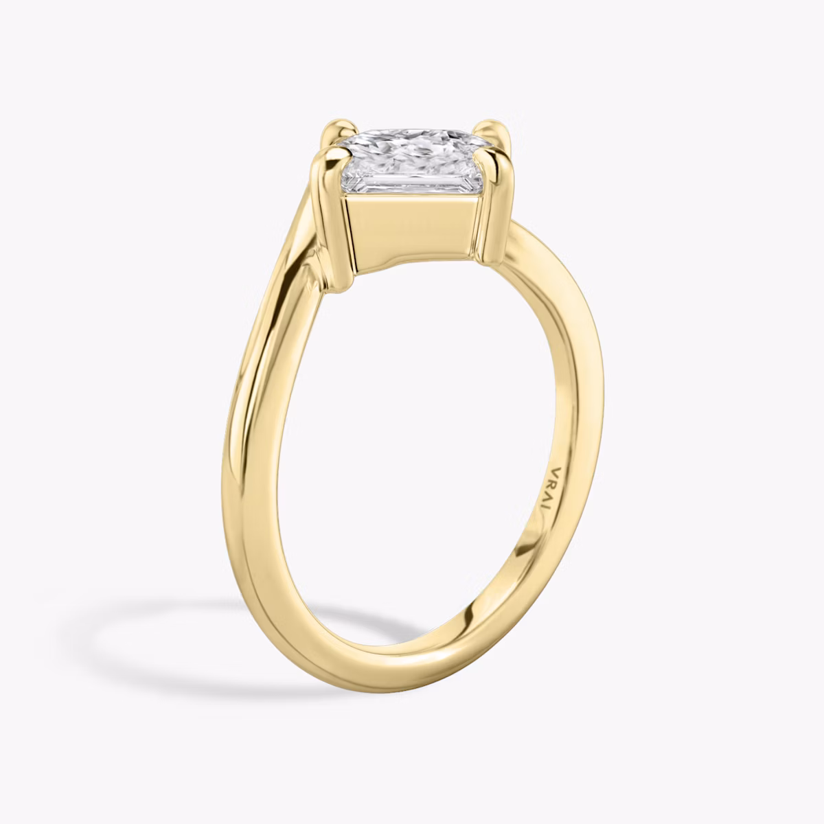 The Signature V | Princess | 18k | Yellow Gold | bandAccent: Plain | diamondOrientation: vertical | caratWeight: other