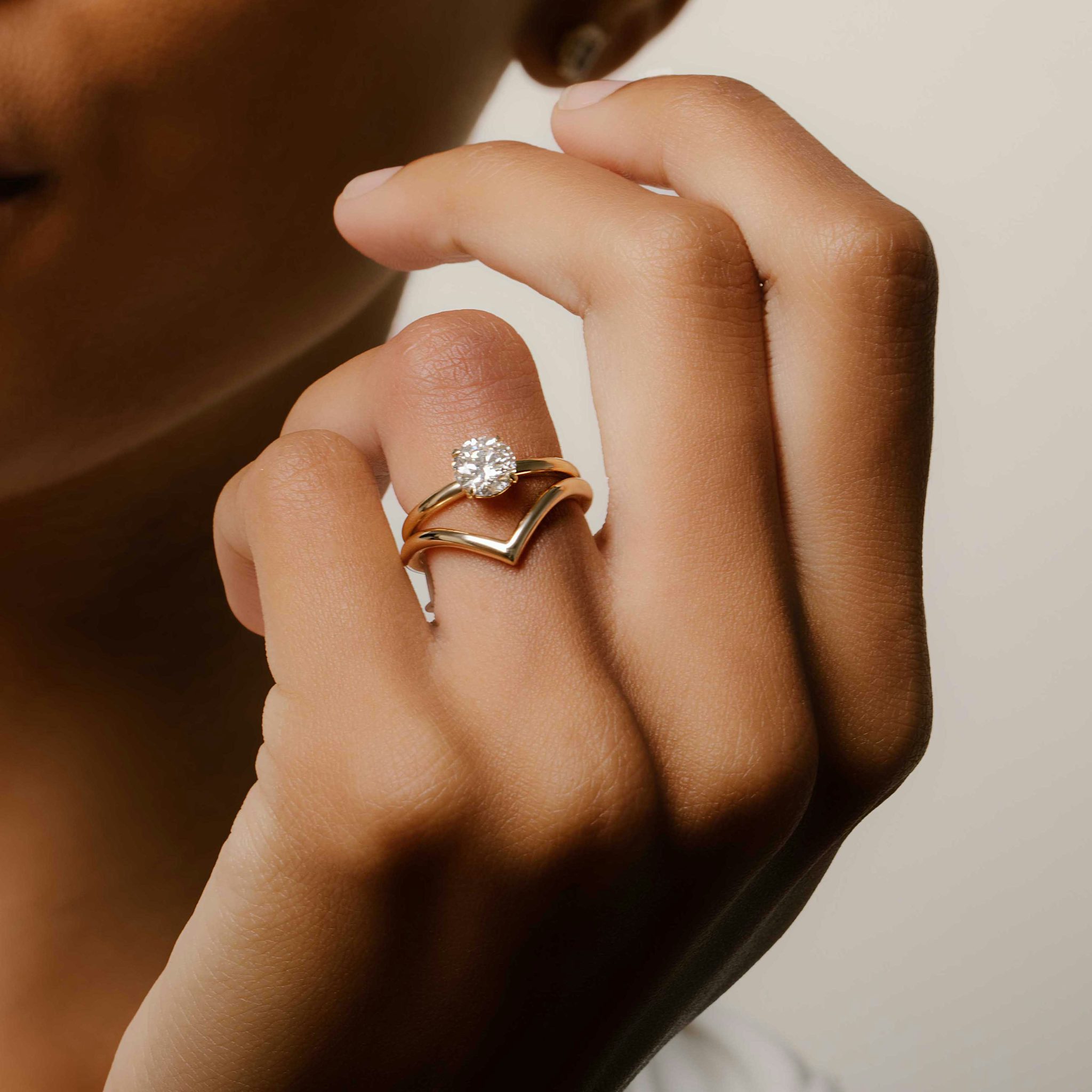 The Signature V Band | Platinum | bandAccent: Plain | bandVersion: original