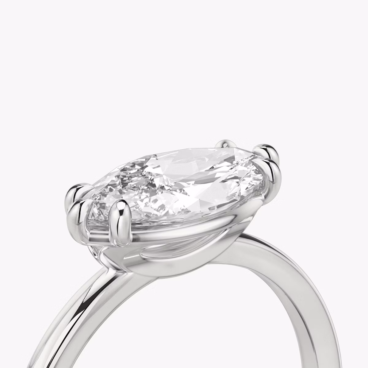 Anillo de compromiso Signature | Marquise | Platino | bandAccent: Simple | bandWidth: standard | diamondOrientation: horizontal | hiddenHalo: no | caratWeight: other