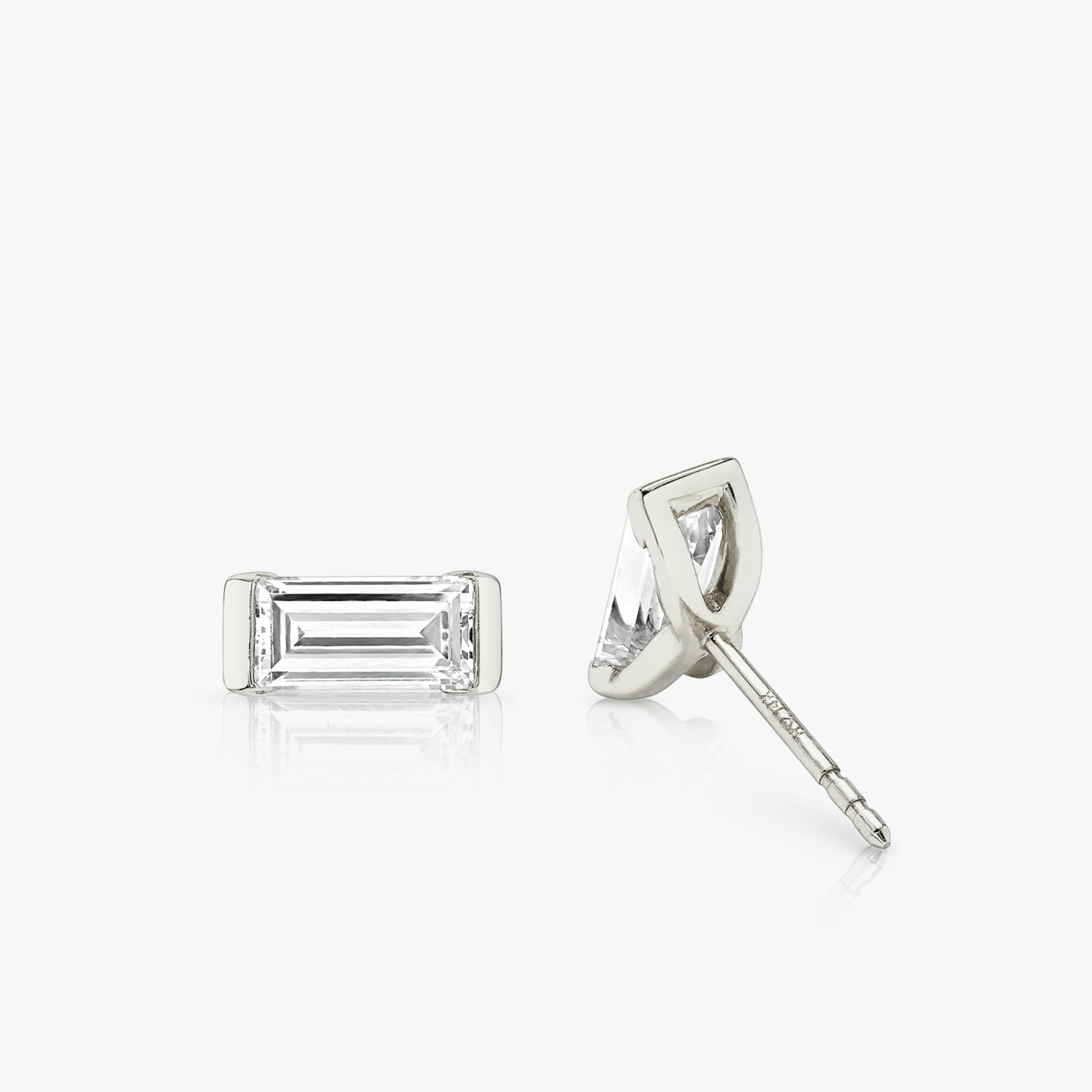 Knife-Edge Baguette Semi-Bezel Stud | Baguette | 14k | White Gold | caratWeight: 0.25ct