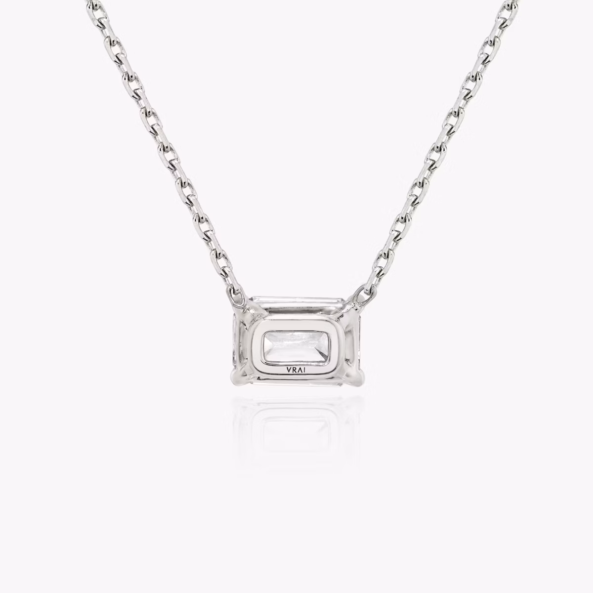 Collar Solitario VRAI | Esmeralda | 14k | Oro blanco | diamondColor: near-colorless | caratWeight: 0.50ct