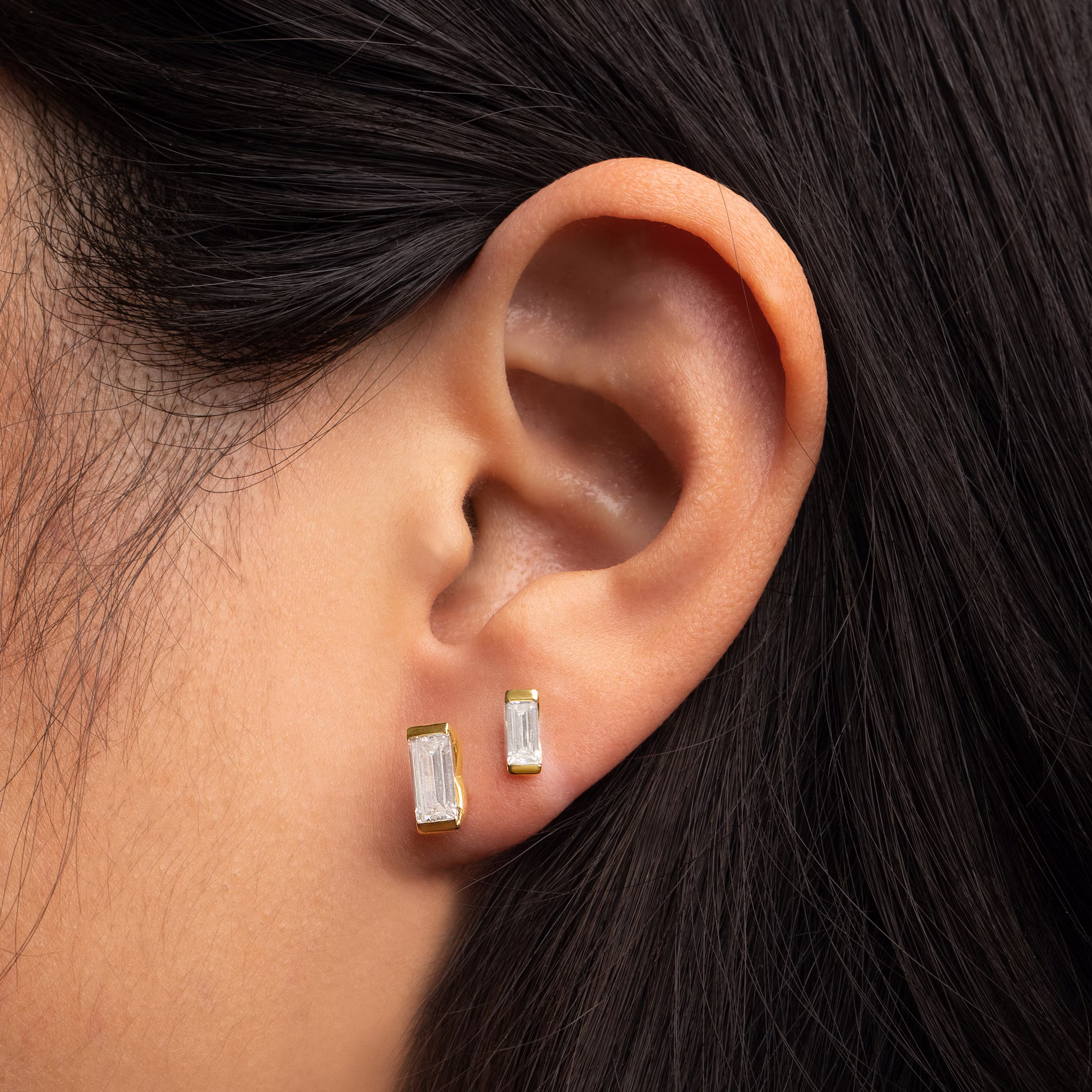 Knife-Edge Baguette Semi-Bezel Stud | Baguette | 14k | White Gold | caratWeight: 0.25ct