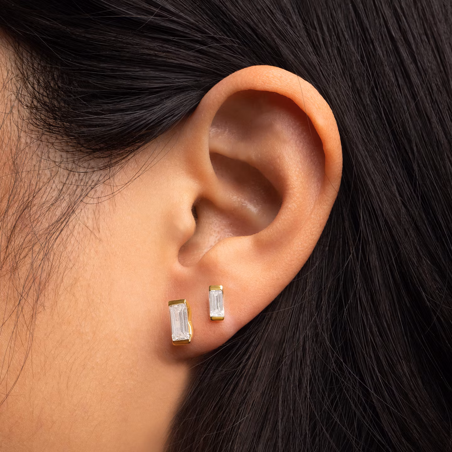 Knife-Edge Baguette Semi-Bezel Stud | Baguette | 14k | Yellow Gold | caratWeight: 0.25ct