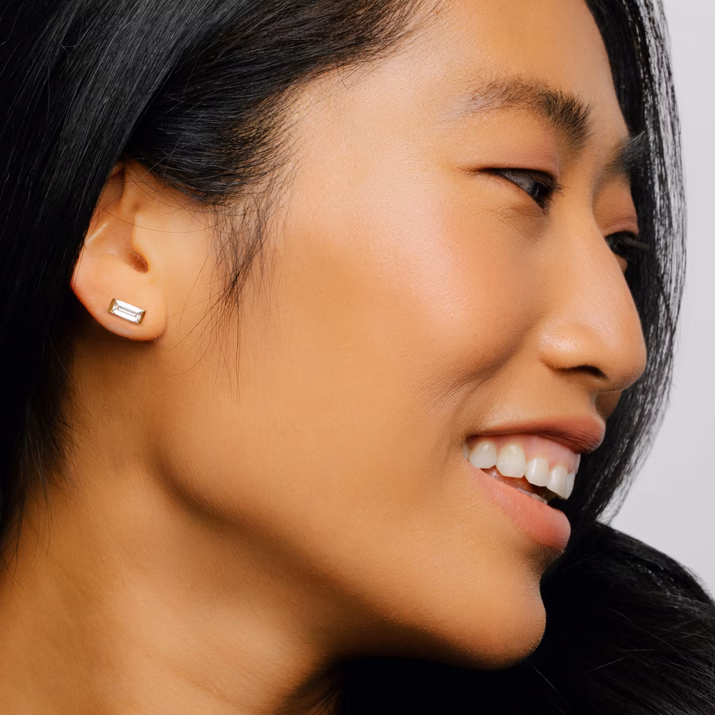 Knife-Edge Baguette Semi-Bezel Stud | Baguette | 14k | Yellow Gold | caratWeight: 0.25ct