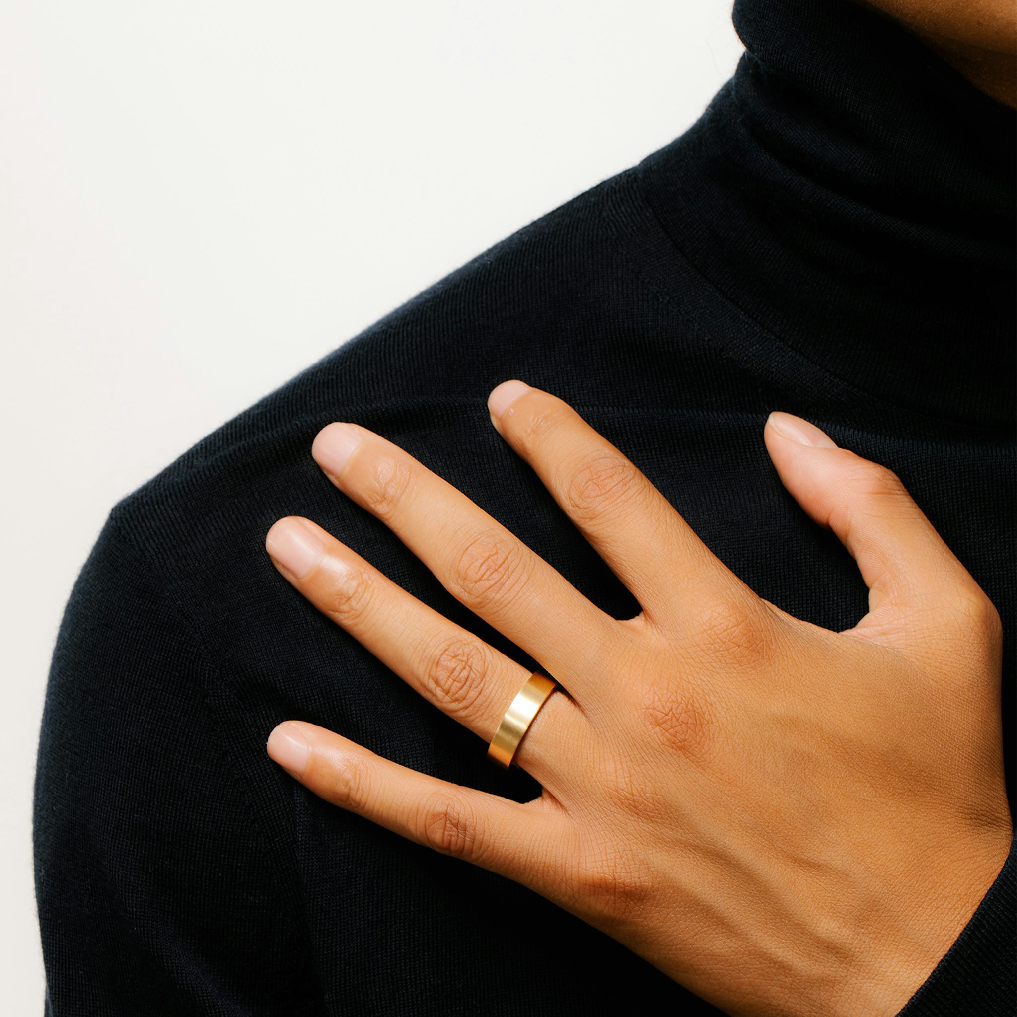 Brushed Flat Band | 18k | Yellow Gold | bandWidth: 6mm