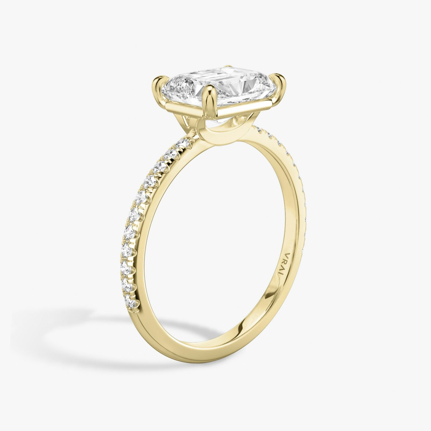 The Signature | Radiant | 18k | Yellow Gold | bandAccent: Pavé | bandWidth: standard | diamondOrientation: horizontal | hiddenHalo: no | caratWeight: other