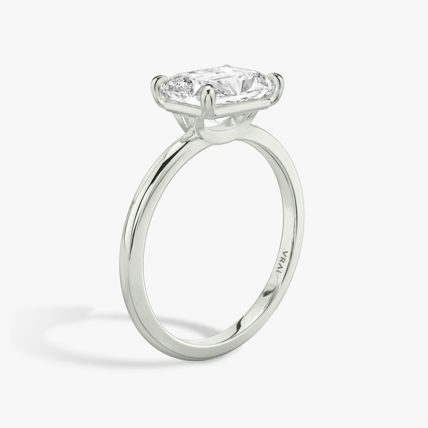 Anillo de compromiso Signature | Radiante | Platino | bandAccent: Simple | bandWidth: standard | diamondOrientation: horizontal | hiddenHalo: no | caratWeight: other