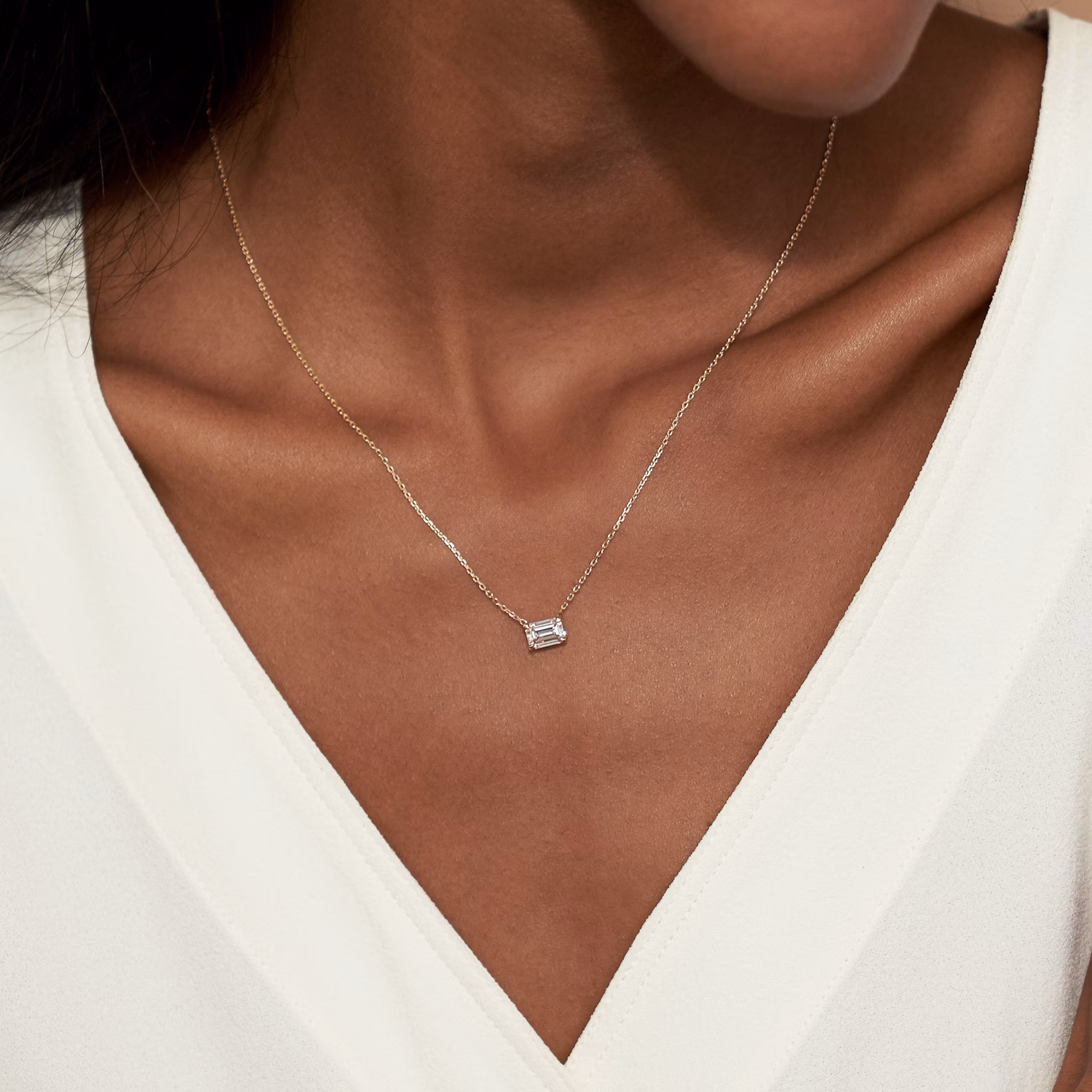 Abgebildet mit 1,0 ct