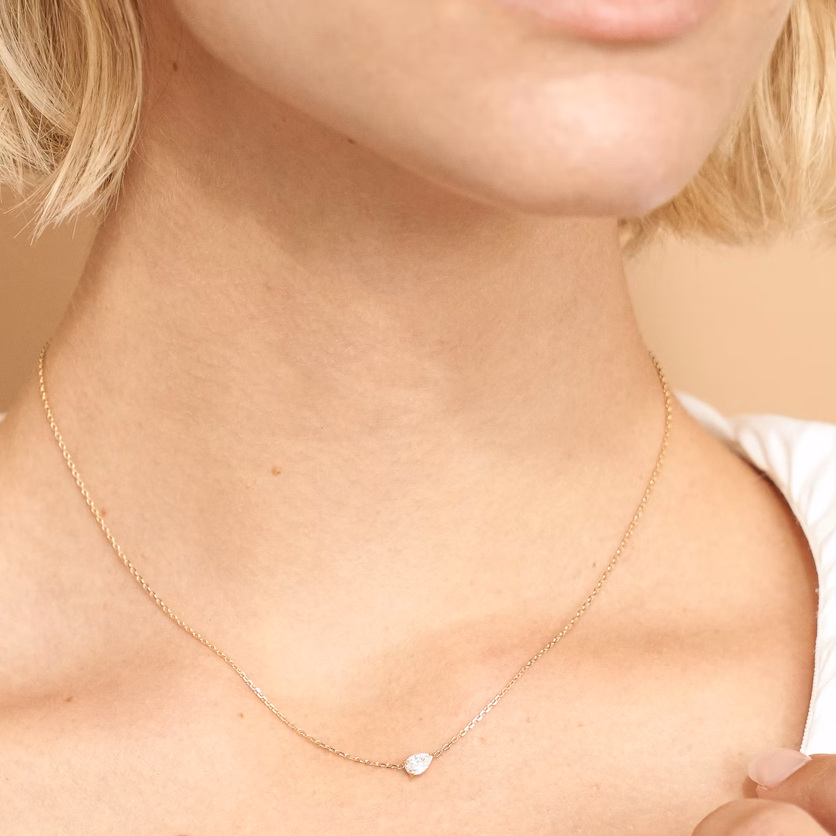 VRAI Solitaire Necklace | Pear | 14k | Yellow Gold | diamondColor: near-colorless | caratWeight: 0.25ct
