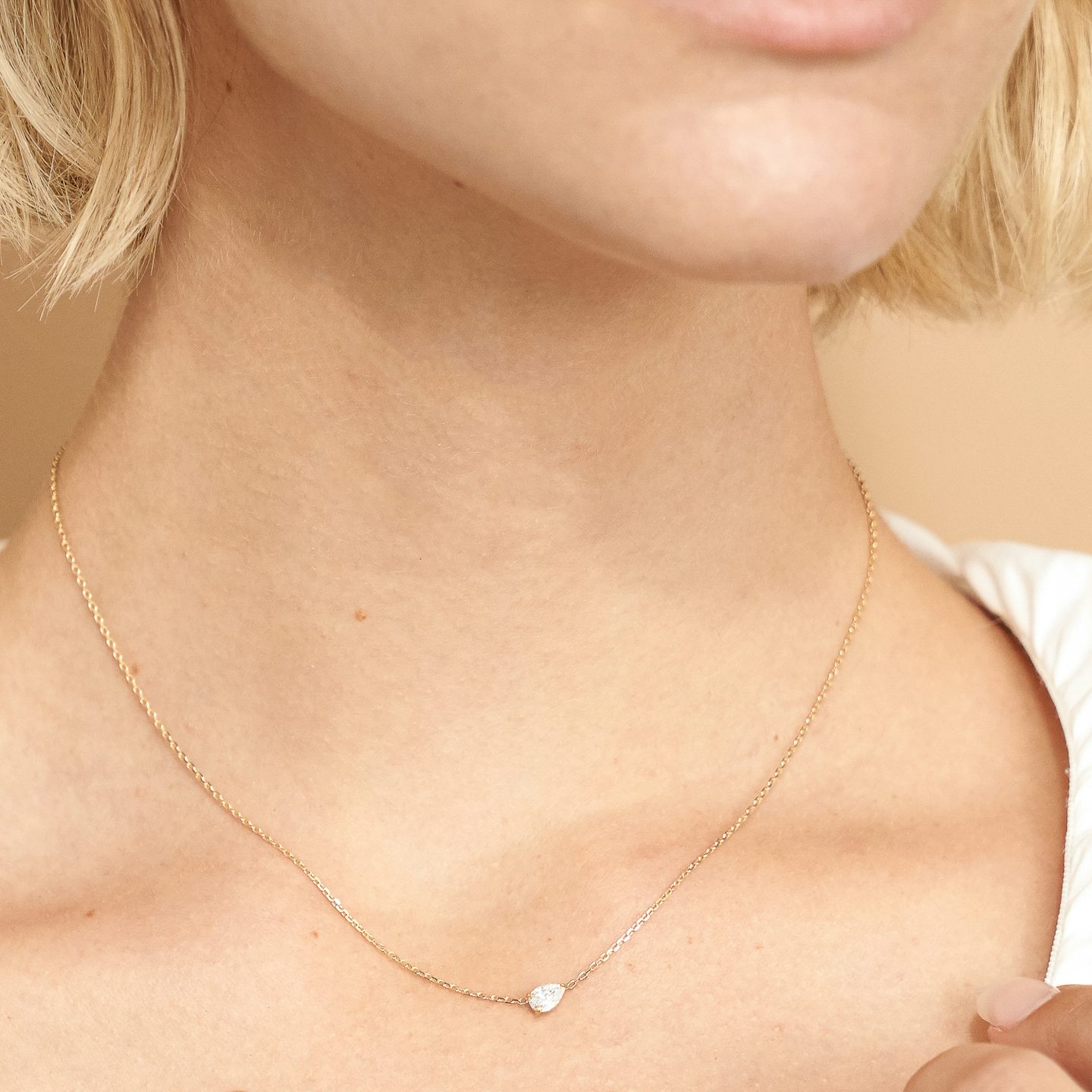 VRAI Solitaire Necklace | Pear | 14k | White Gold | diamondColor: near-colorless | caratWeight: 0.25ct