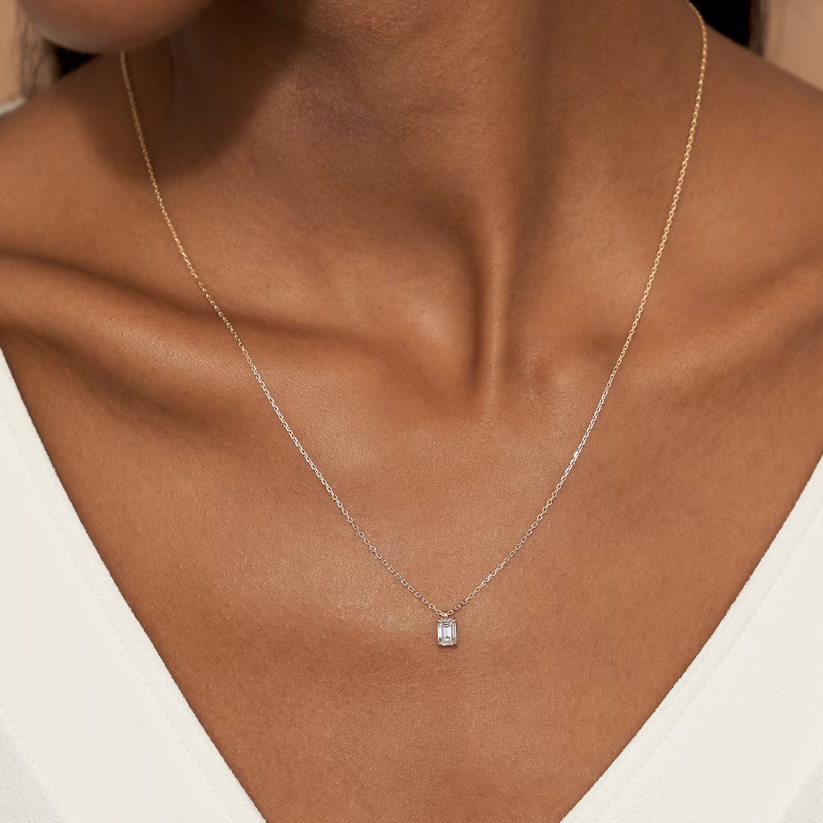 VRAI Solitaire Pendant | Emerald | 14k | White Gold | caratWeight: 0.50ct