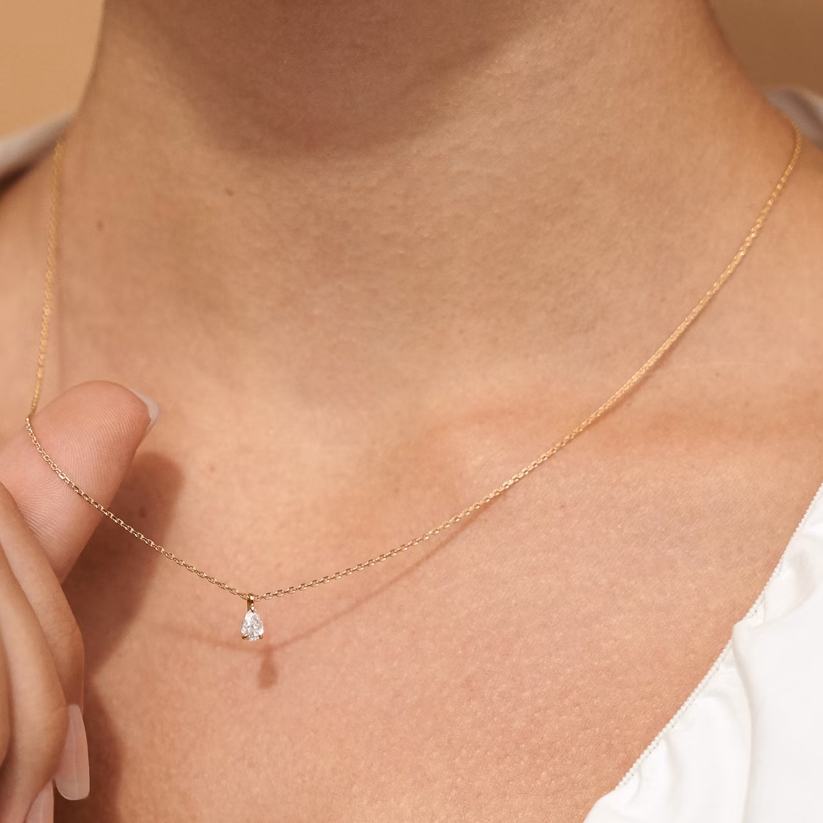 VRAI Solitaire Pendant | Pear | 14k | Yellow Gold | caratWeight: 0.25ct
